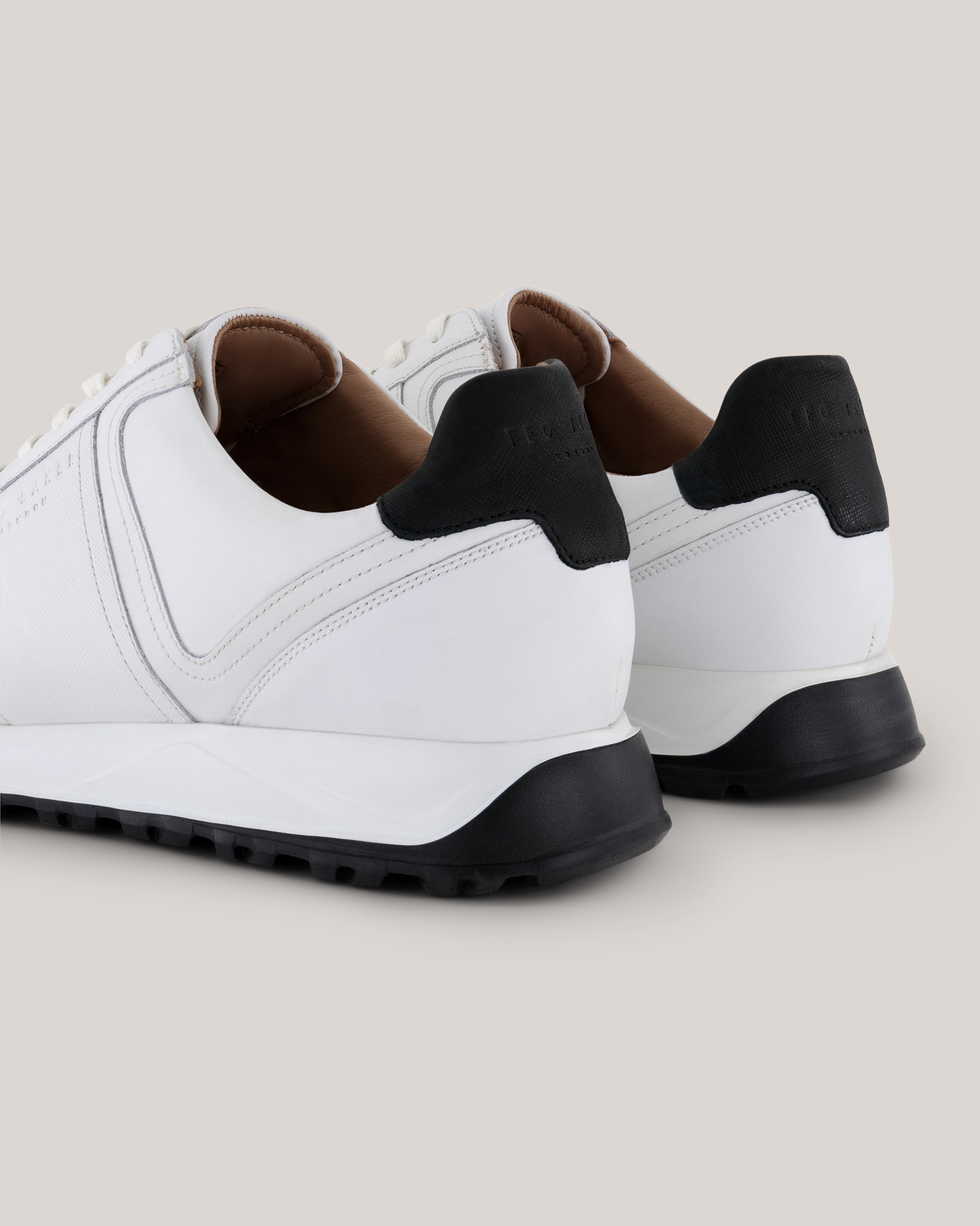 فراين حذاء رياضي من الجلد برباط لون أبيض