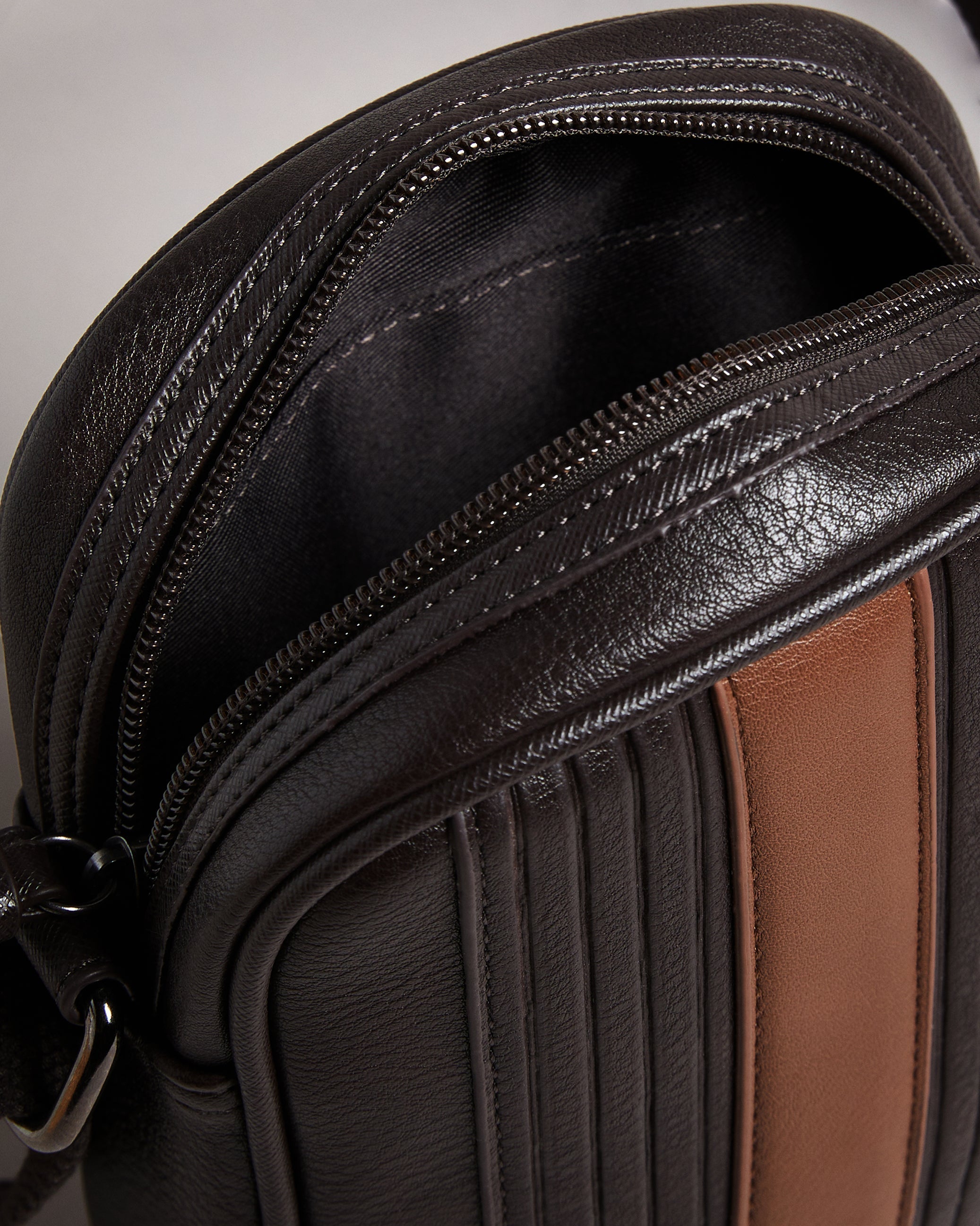 Evver Striped Pu Flight Bag Brn-Choc