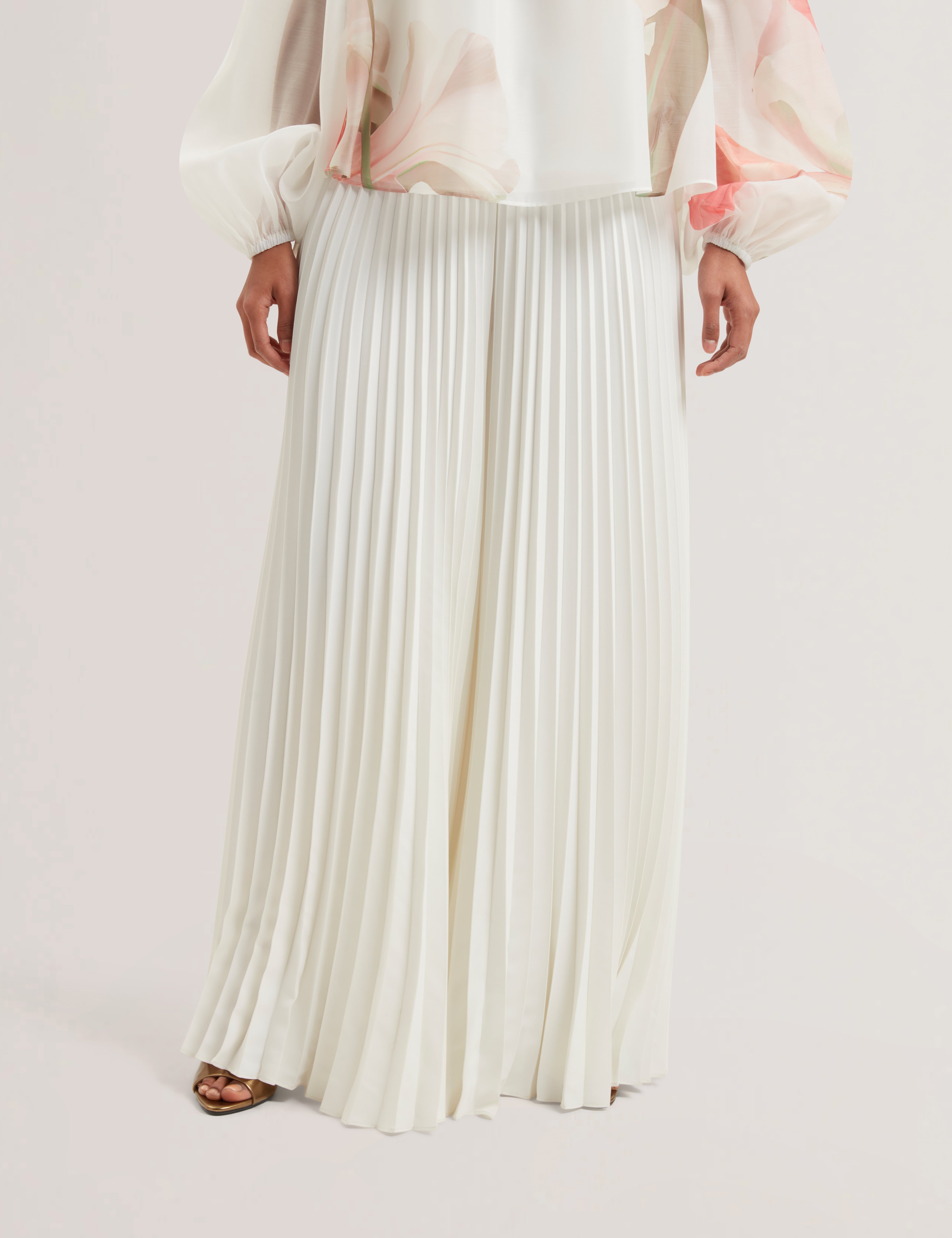 Haryx Pleated Wide Leg Crepe Trouser Ivory