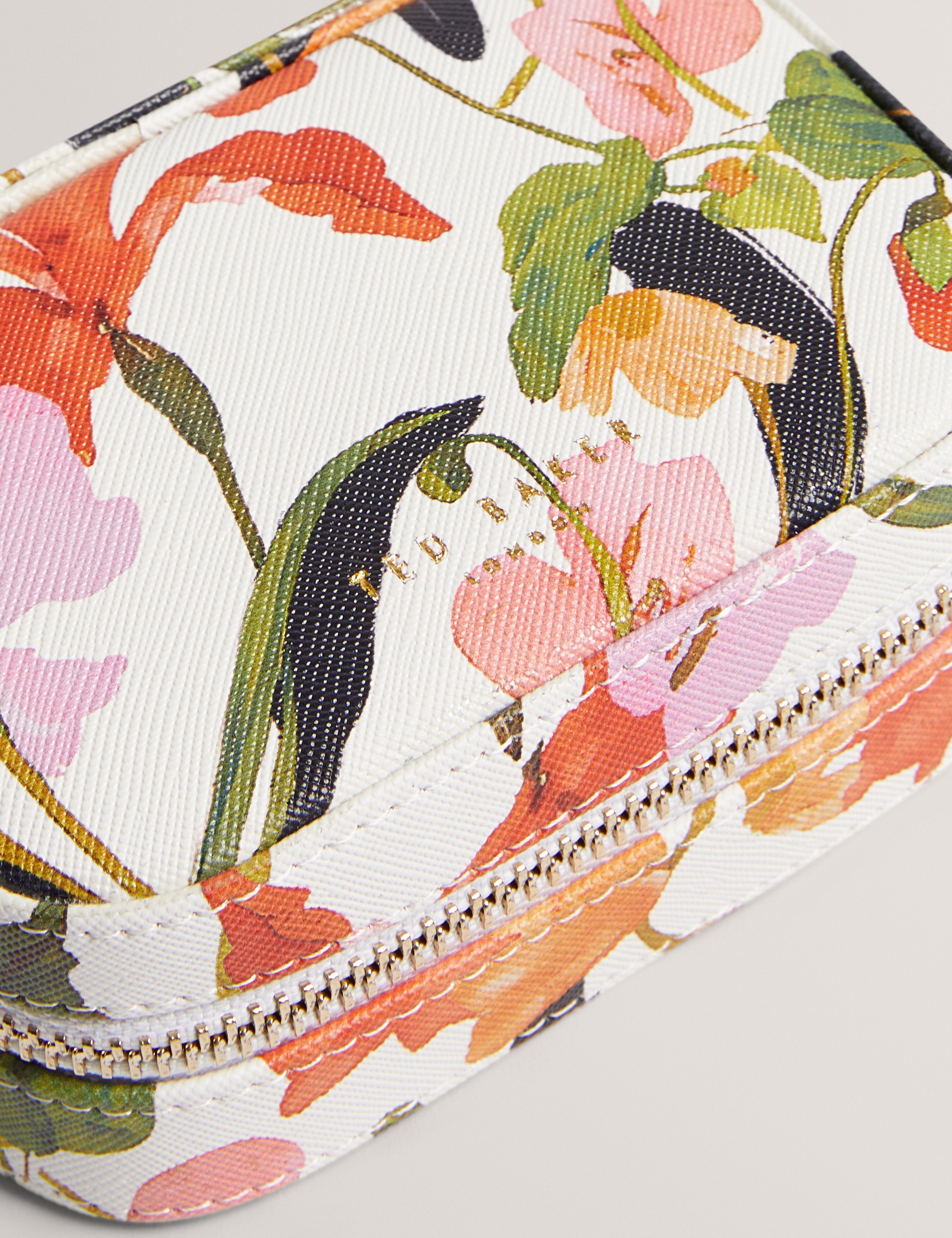 علبة مجوهرات صغيرة مطبوعة بنقشة زهور من وينداس - أبيض طبيعي