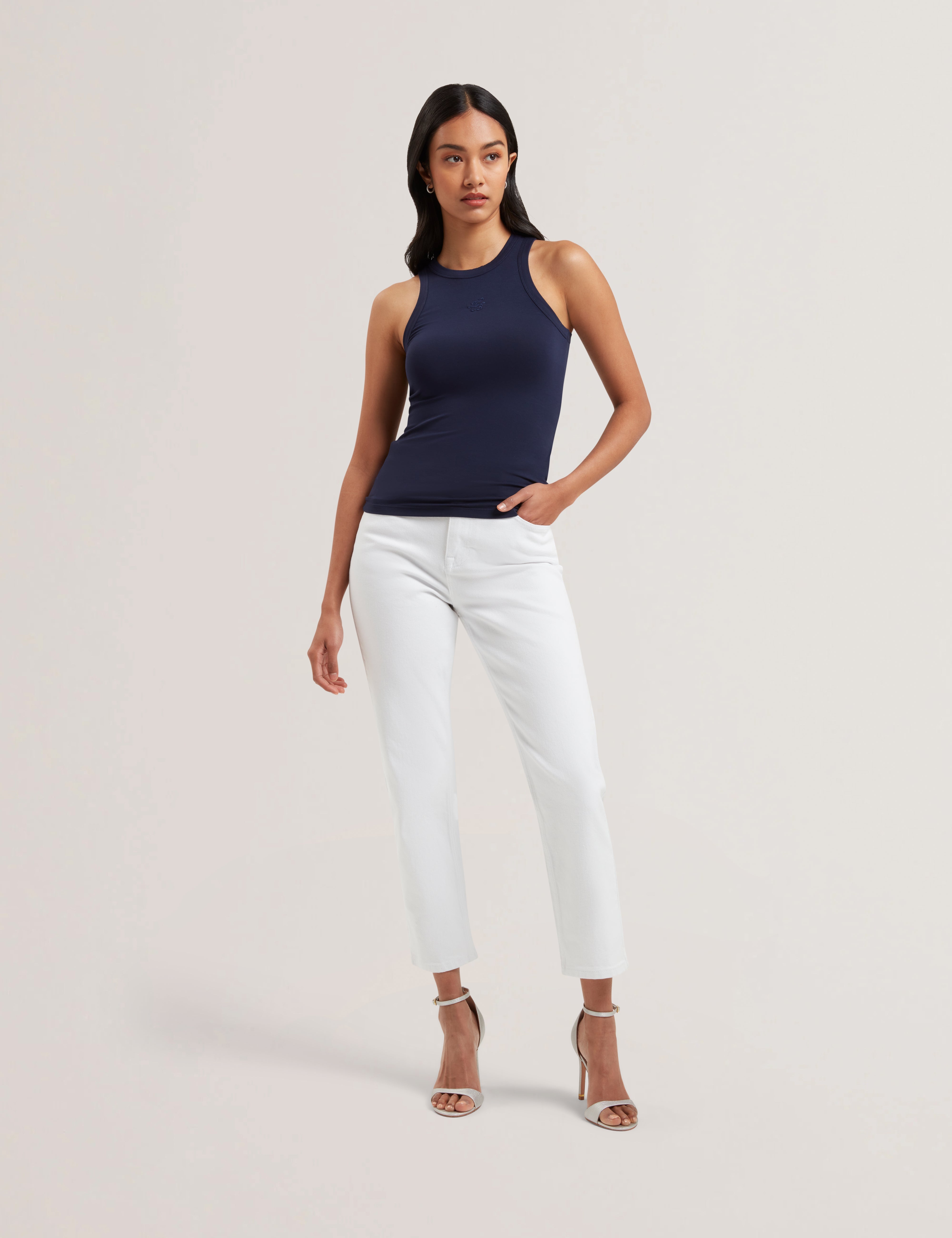 قميص كاسي جيرسي بدون أكمام مع علامة تجارية باللون الأزرق الداكن