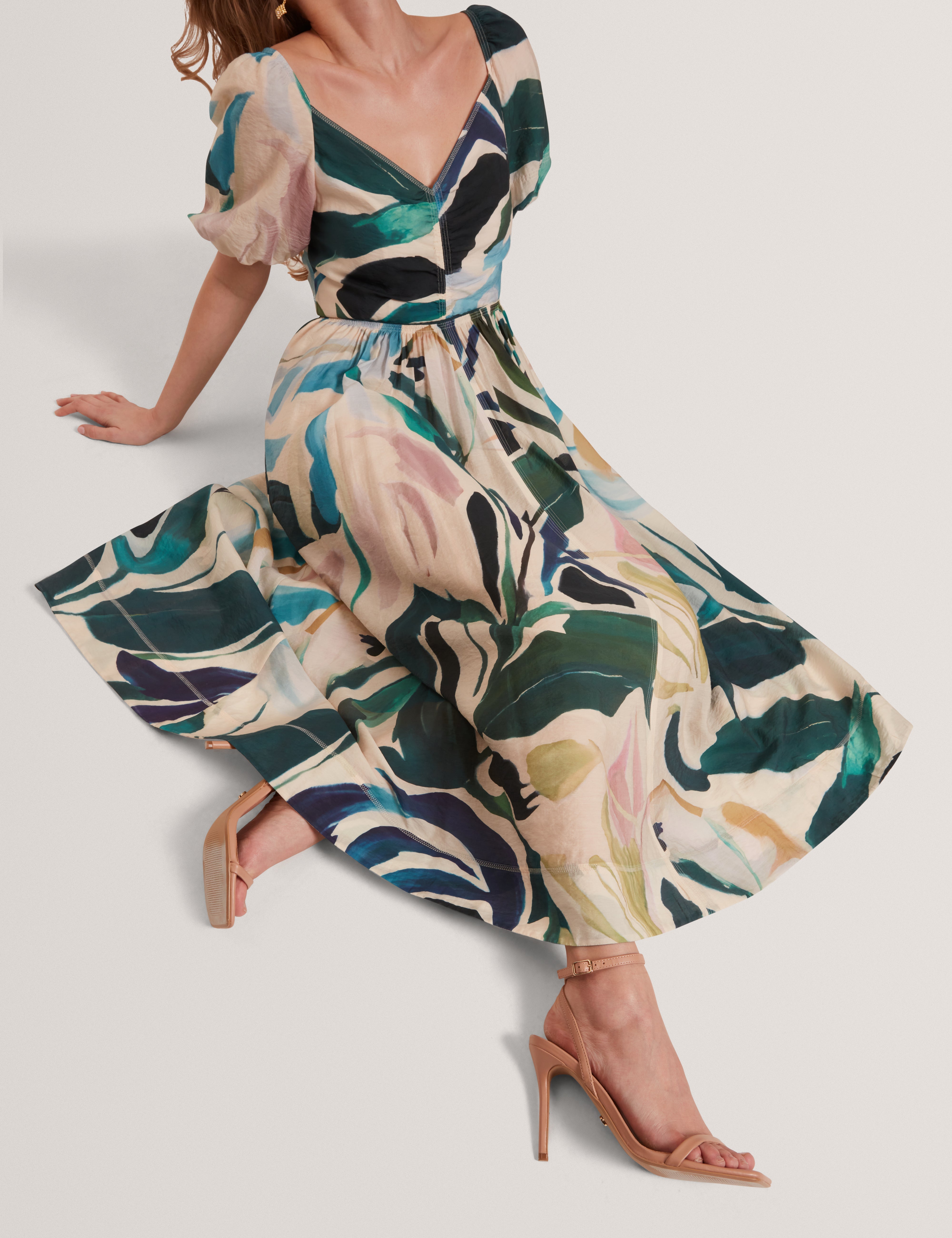 مويلا فستان ميدي بأكمام منفوخة لون نود وردي