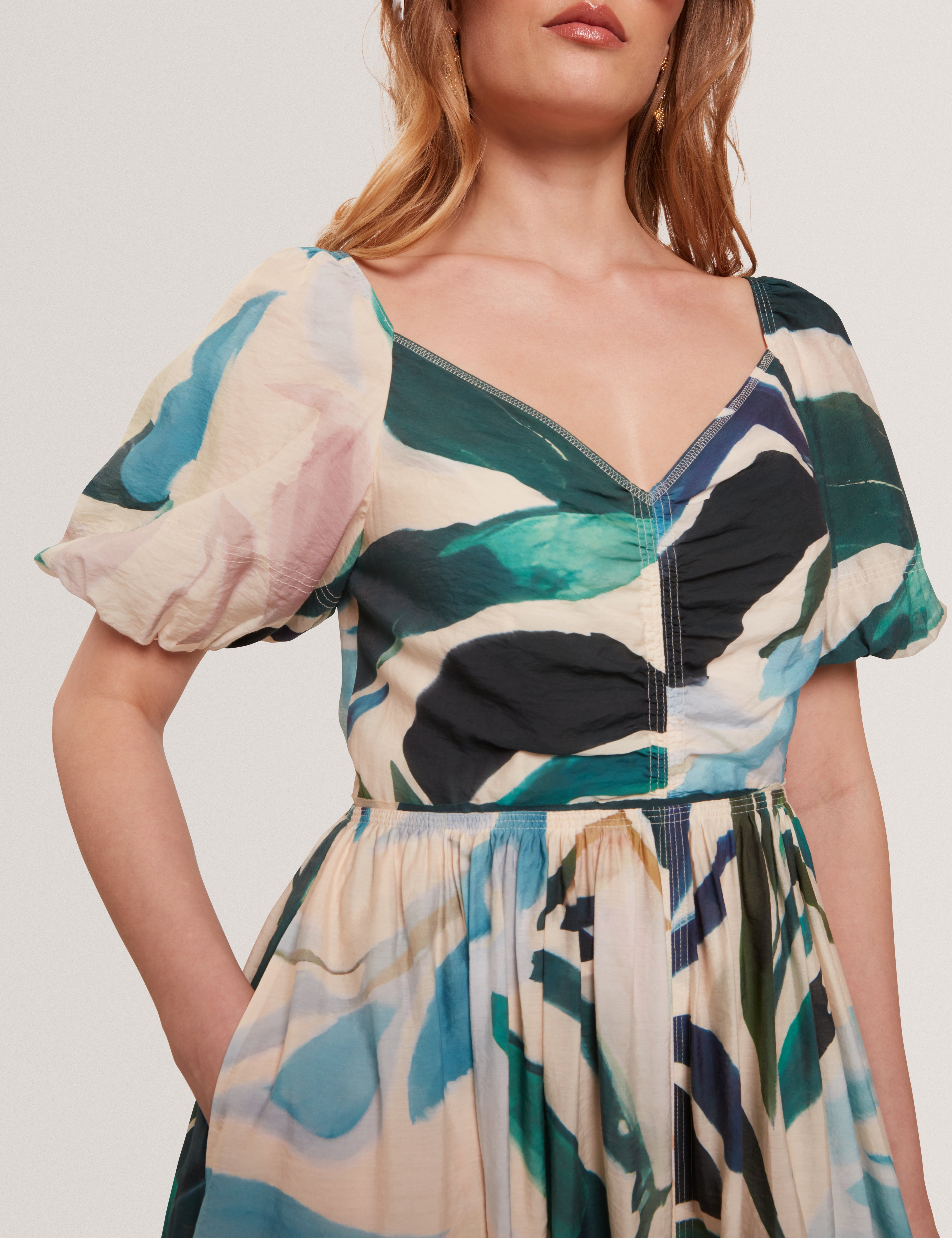 مويلا فستان ميدي بأكمام منفوخة لون نود وردي