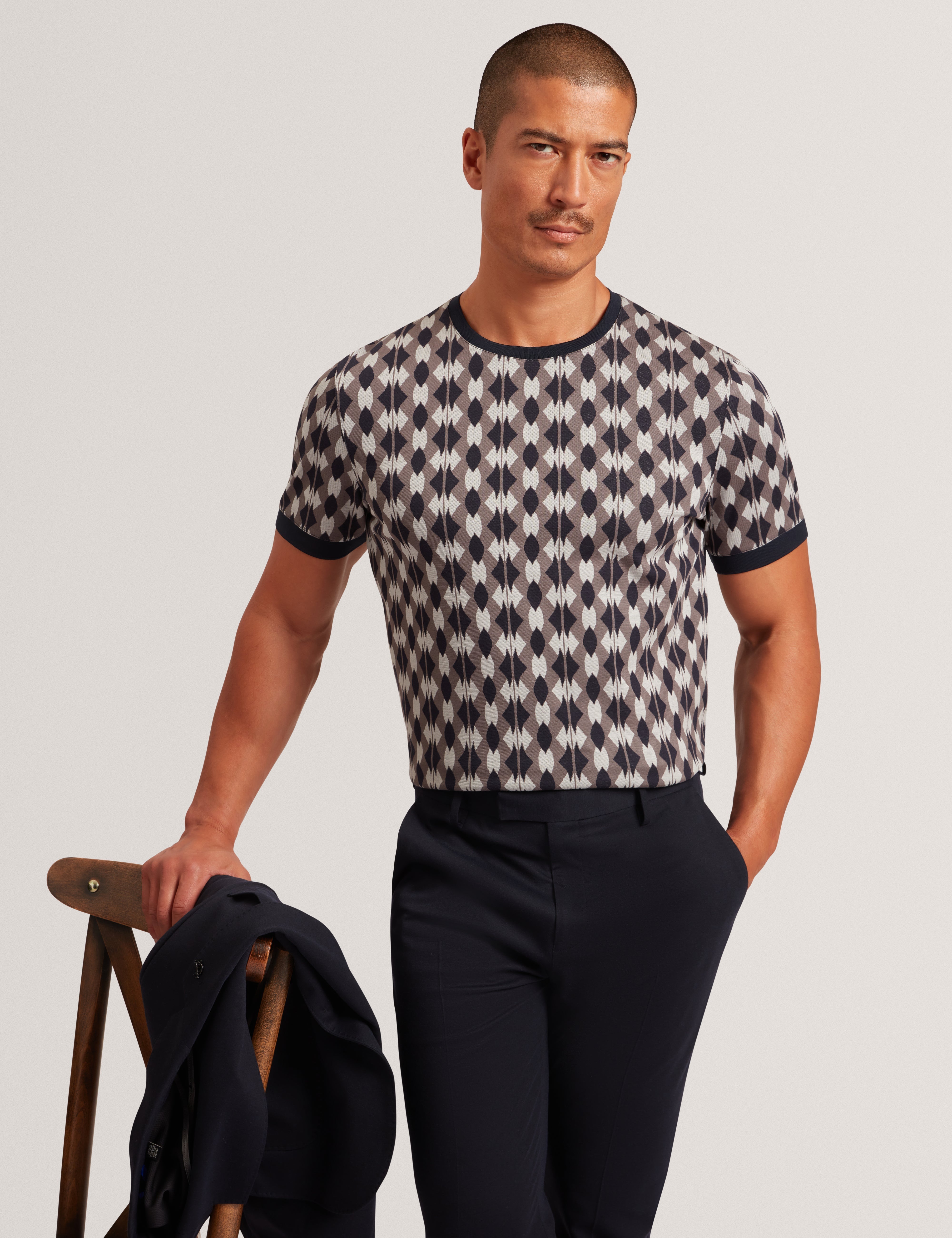 تي شيرت جوا إس إس جيو جاكار باللون الأزرق الداكن