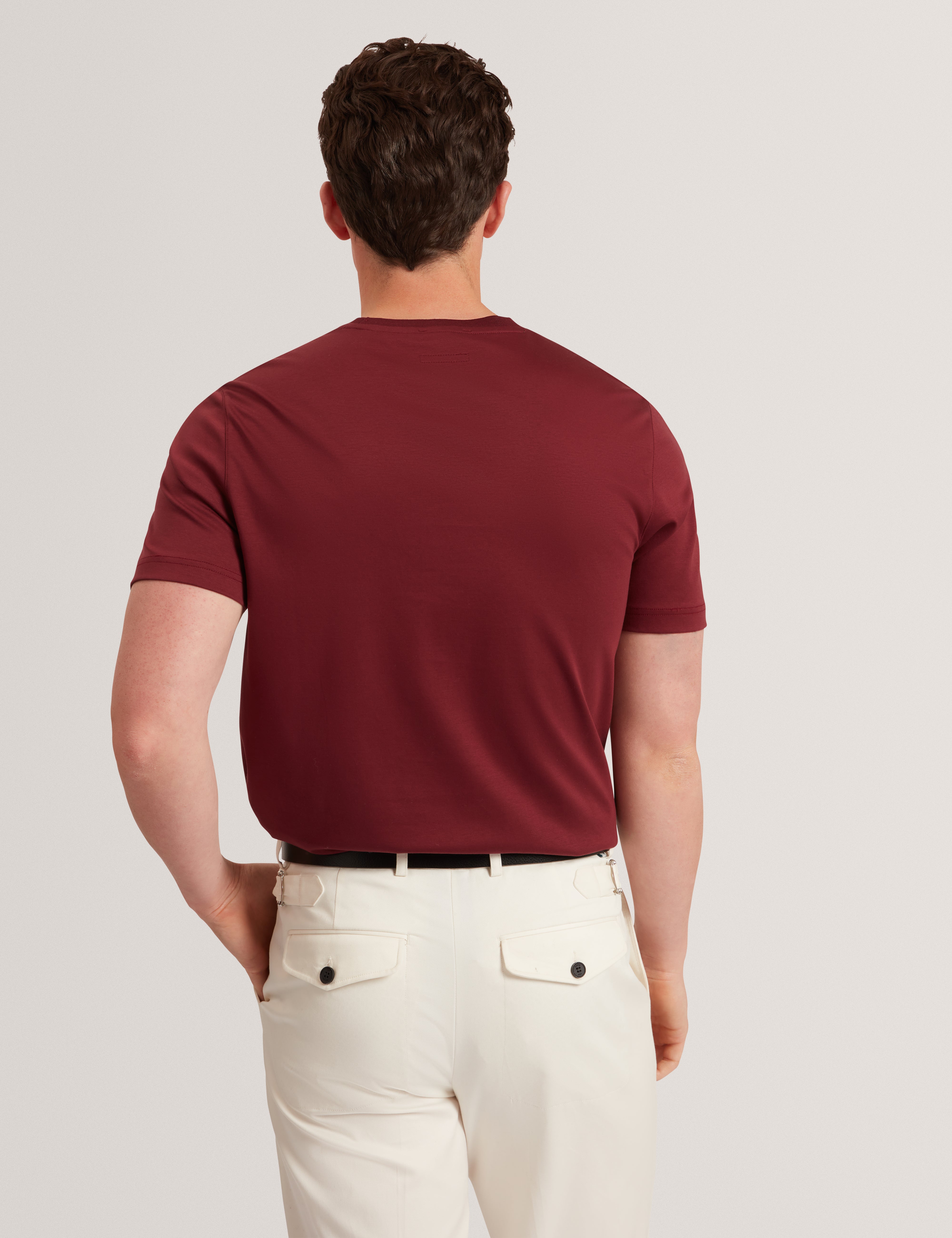 كونراد تيشيرت أحمر داكن بقماش ناعم