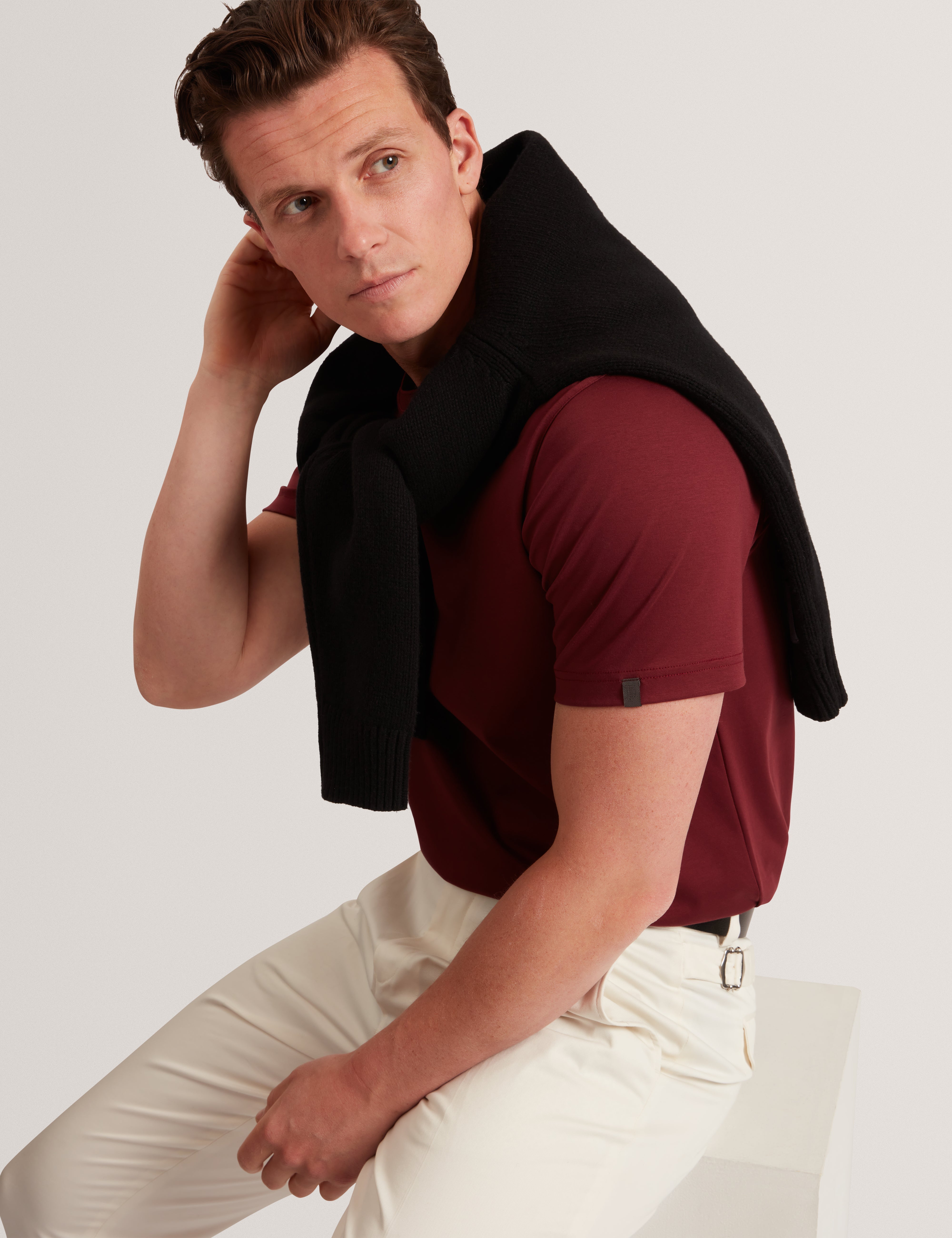 كونراد تيشيرت أحمر داكن بقماش ناعم