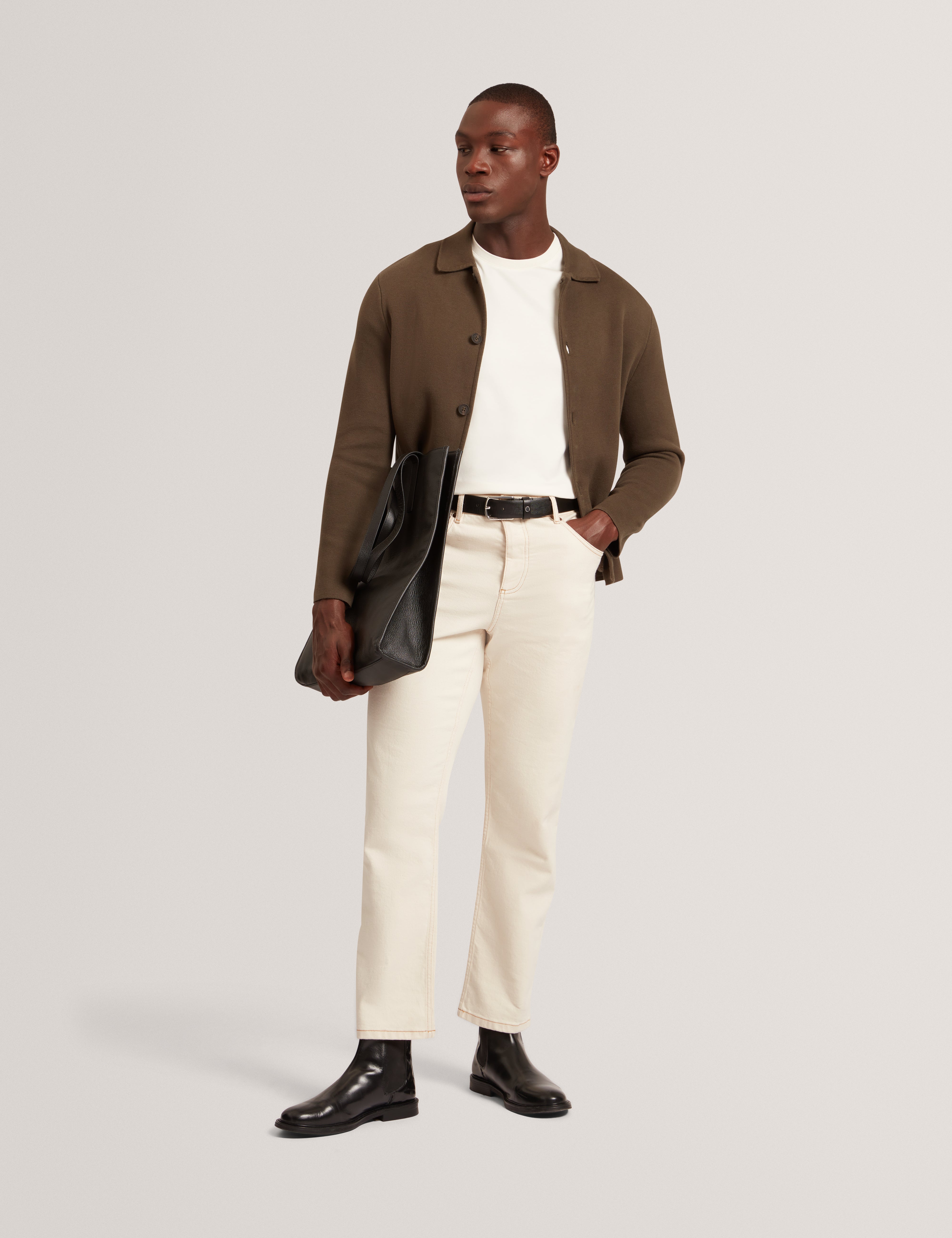 تي شيرت كونراد أبيض بأكمام قصيرة وملمس ناعم