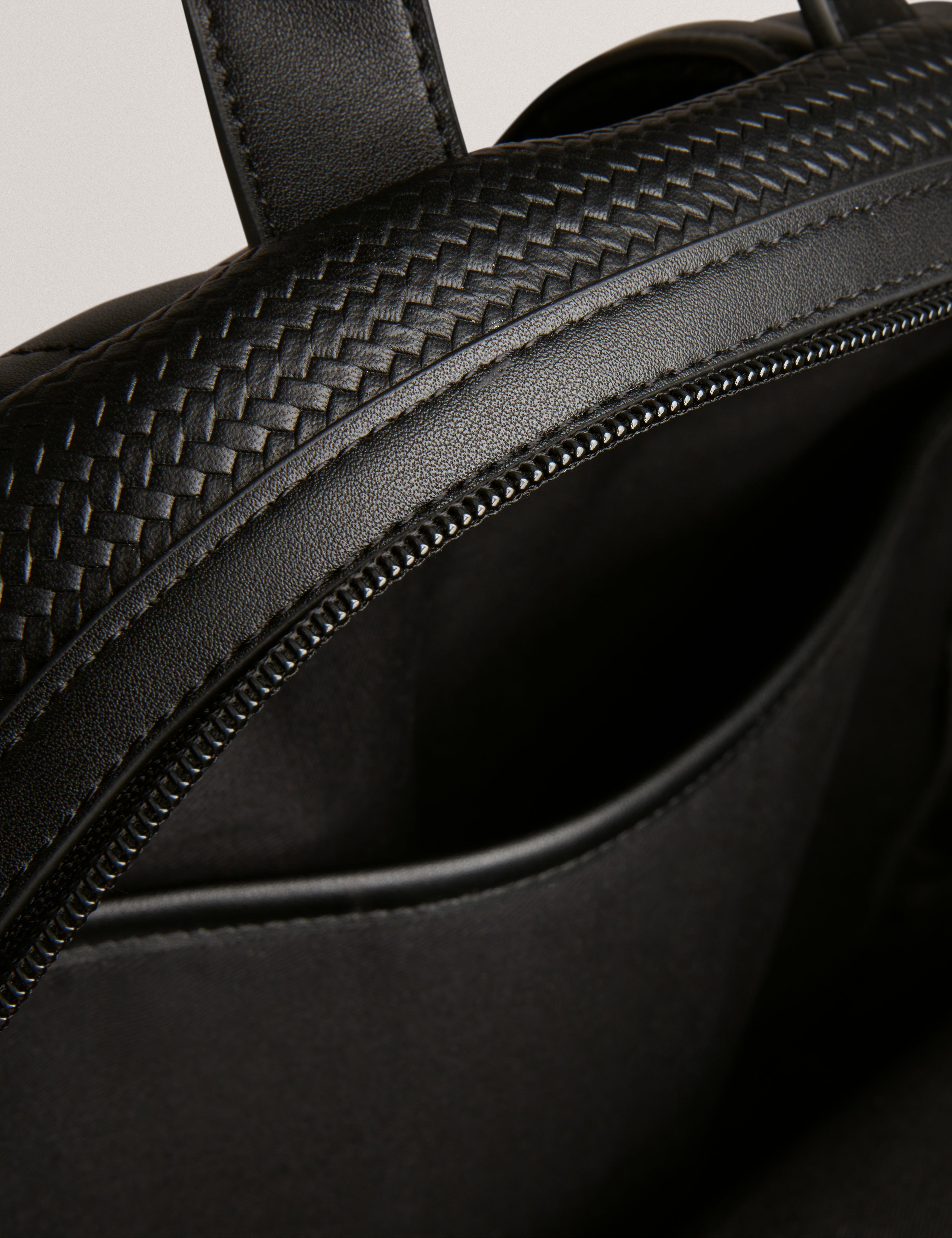Waliis Printed Weave Pu Backpack Black