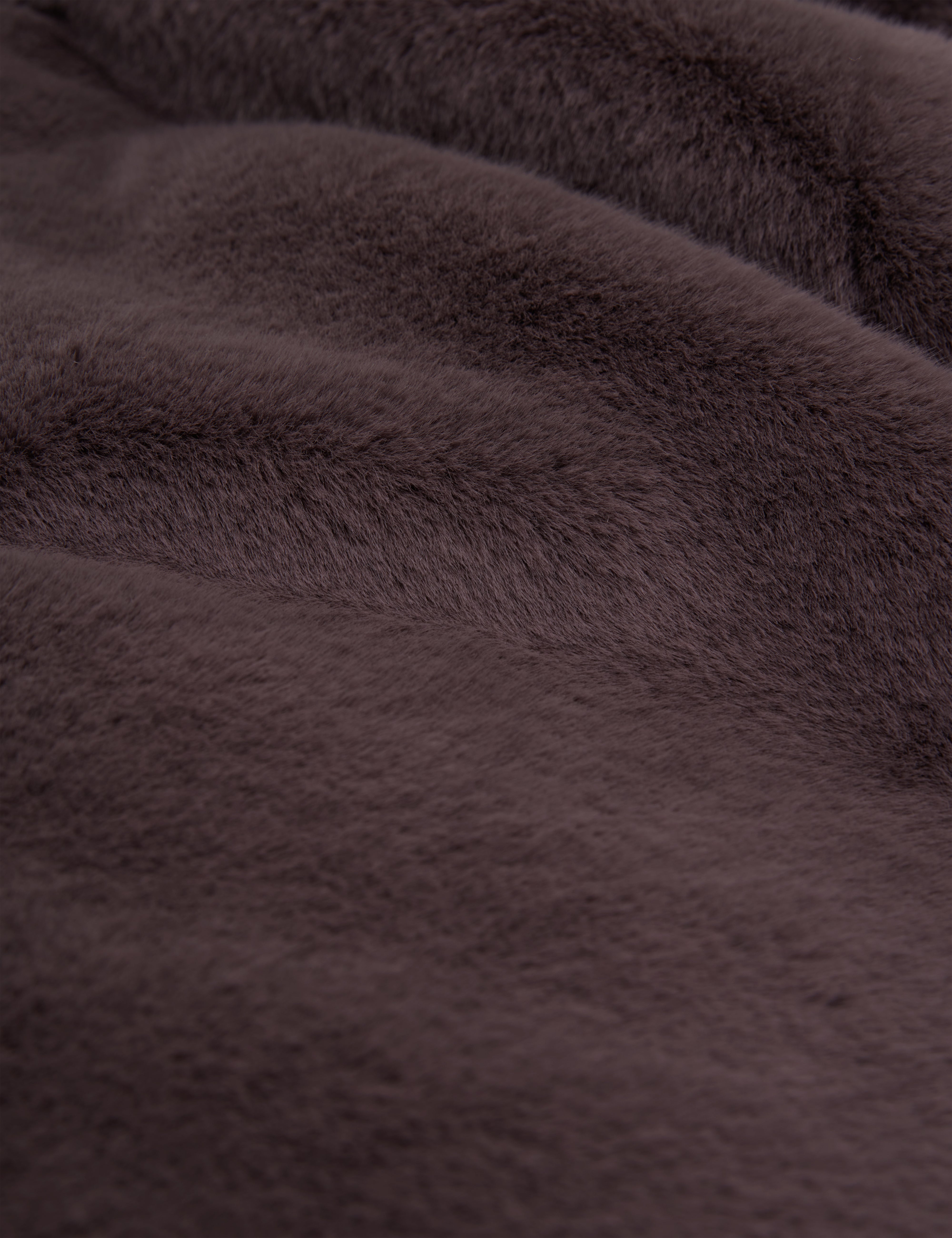 فييلا معطف قصير من الفرو