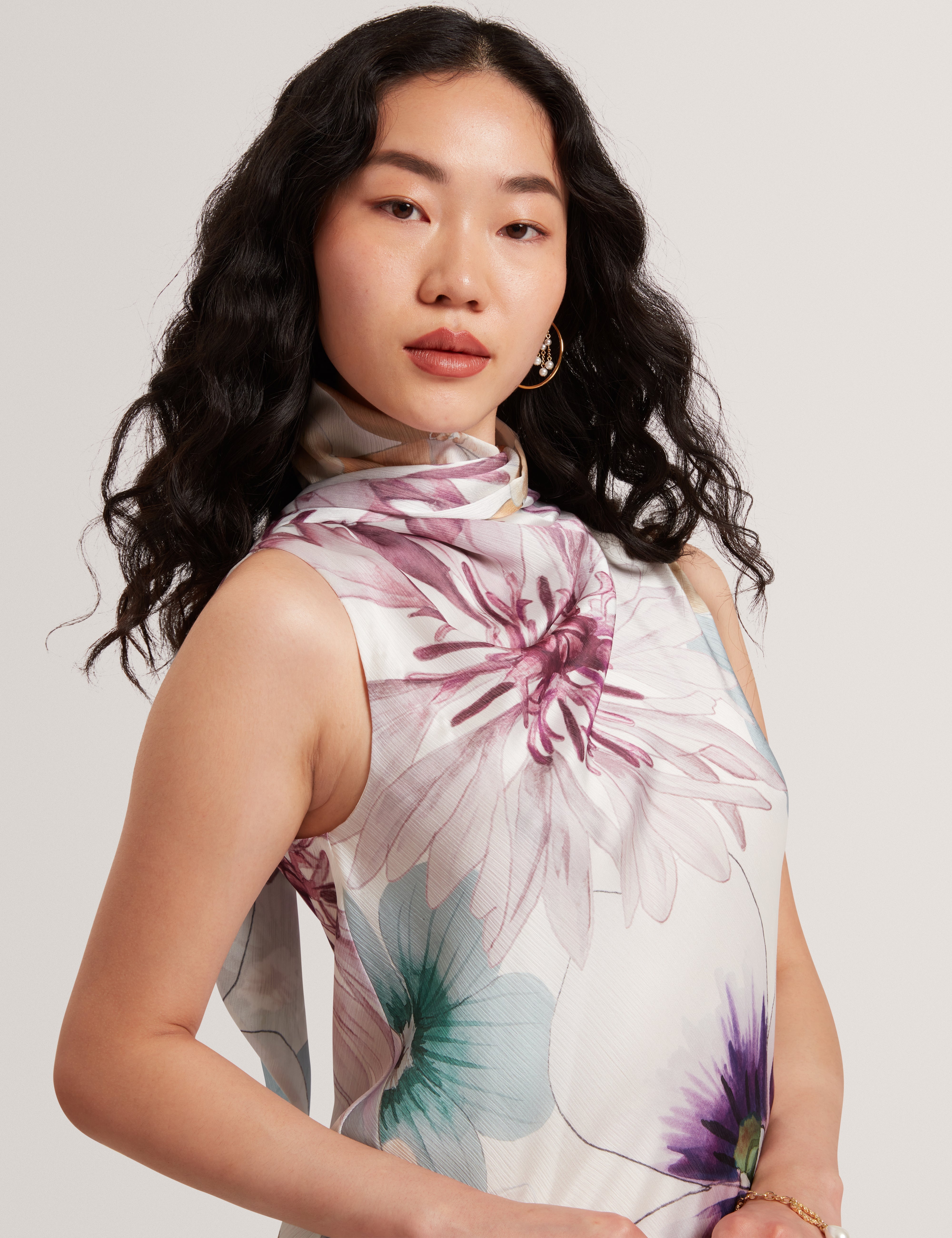 هاربور فستان أبيض ميدي بطبعة