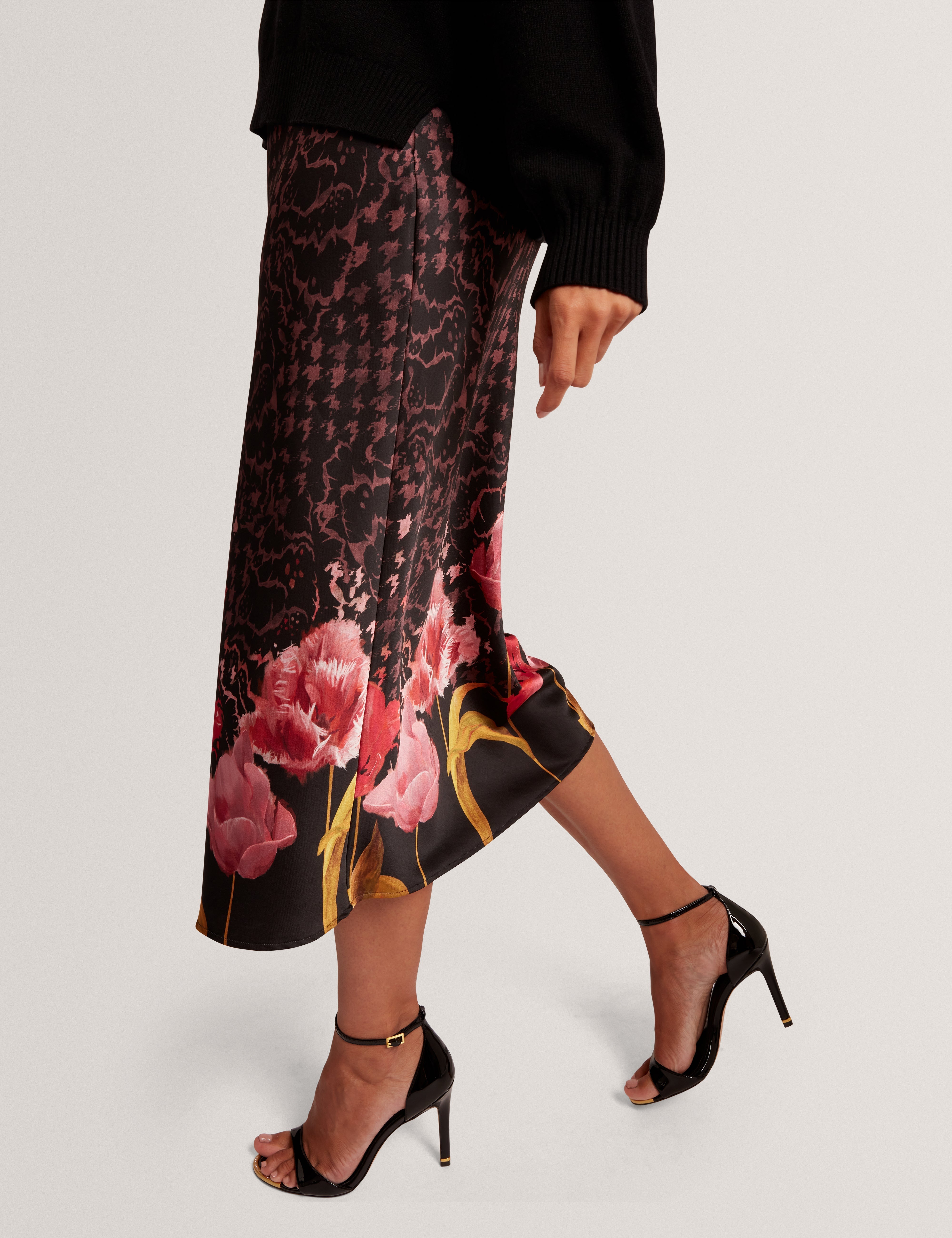 Kaatyy Knitted Jumper With Printed Slip Dress Black