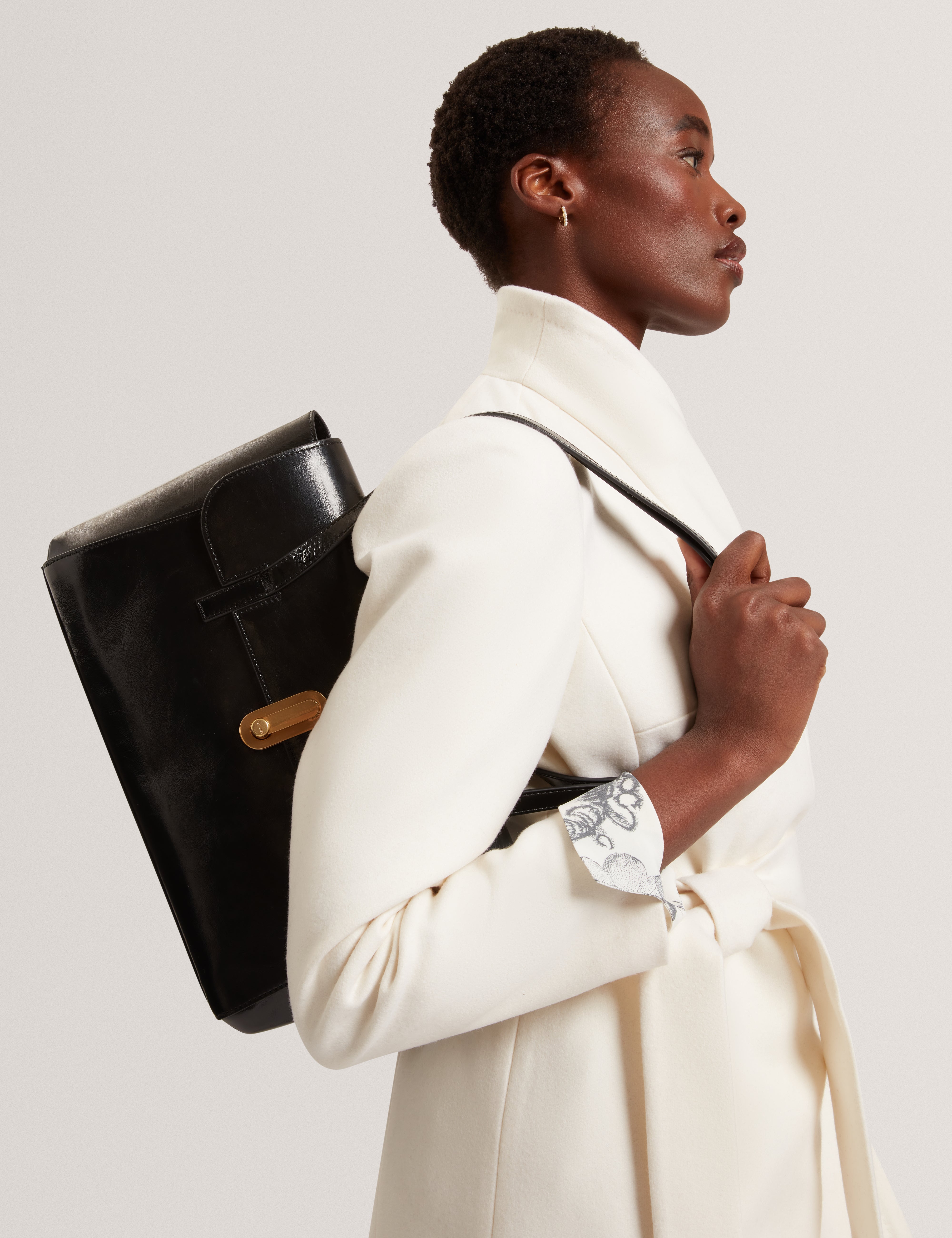 Kkamy Twist Lock Detail Elongated Shoulder Bag Black