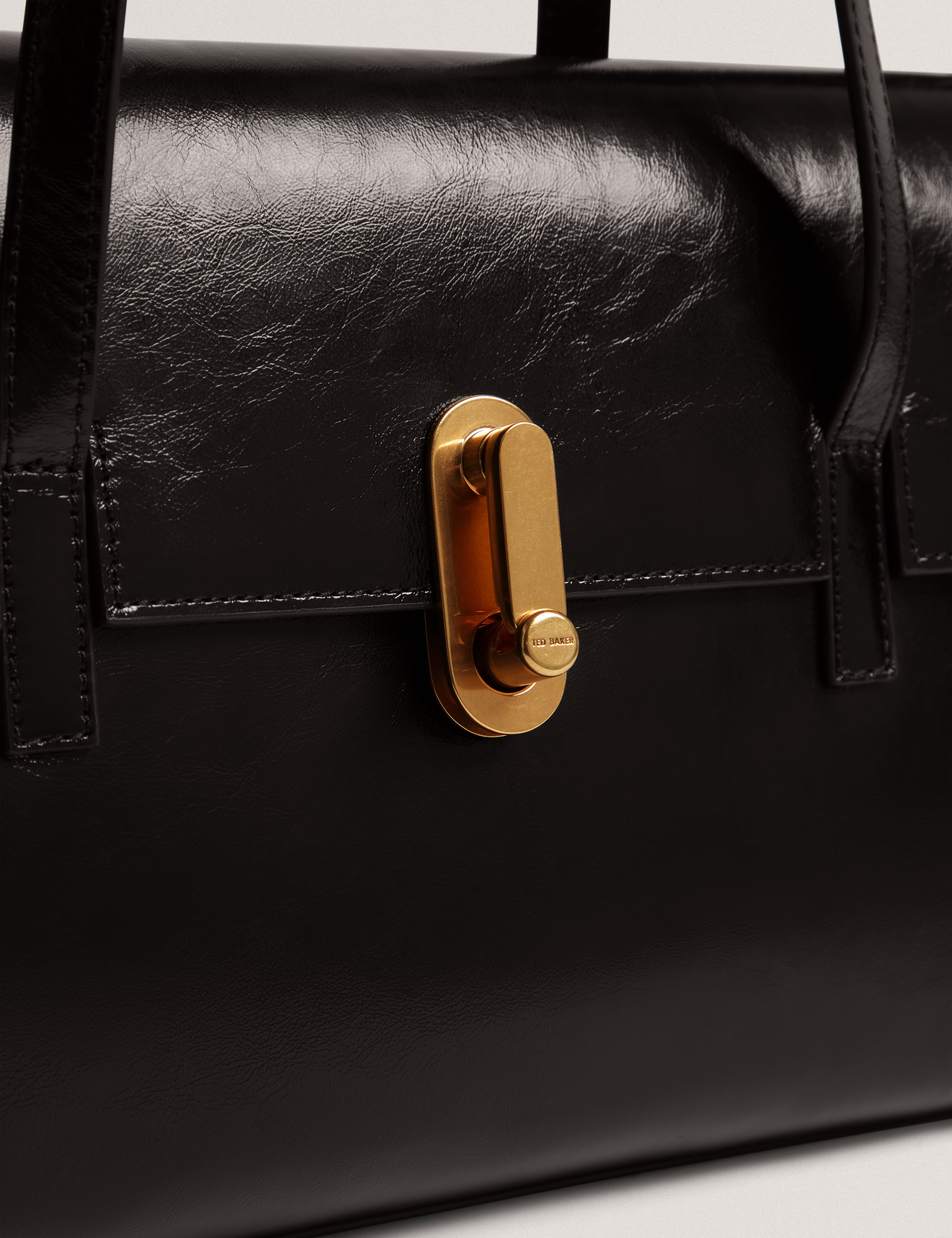 Kkamy Twist Lock Detail Elongated Shoulder Bag Black