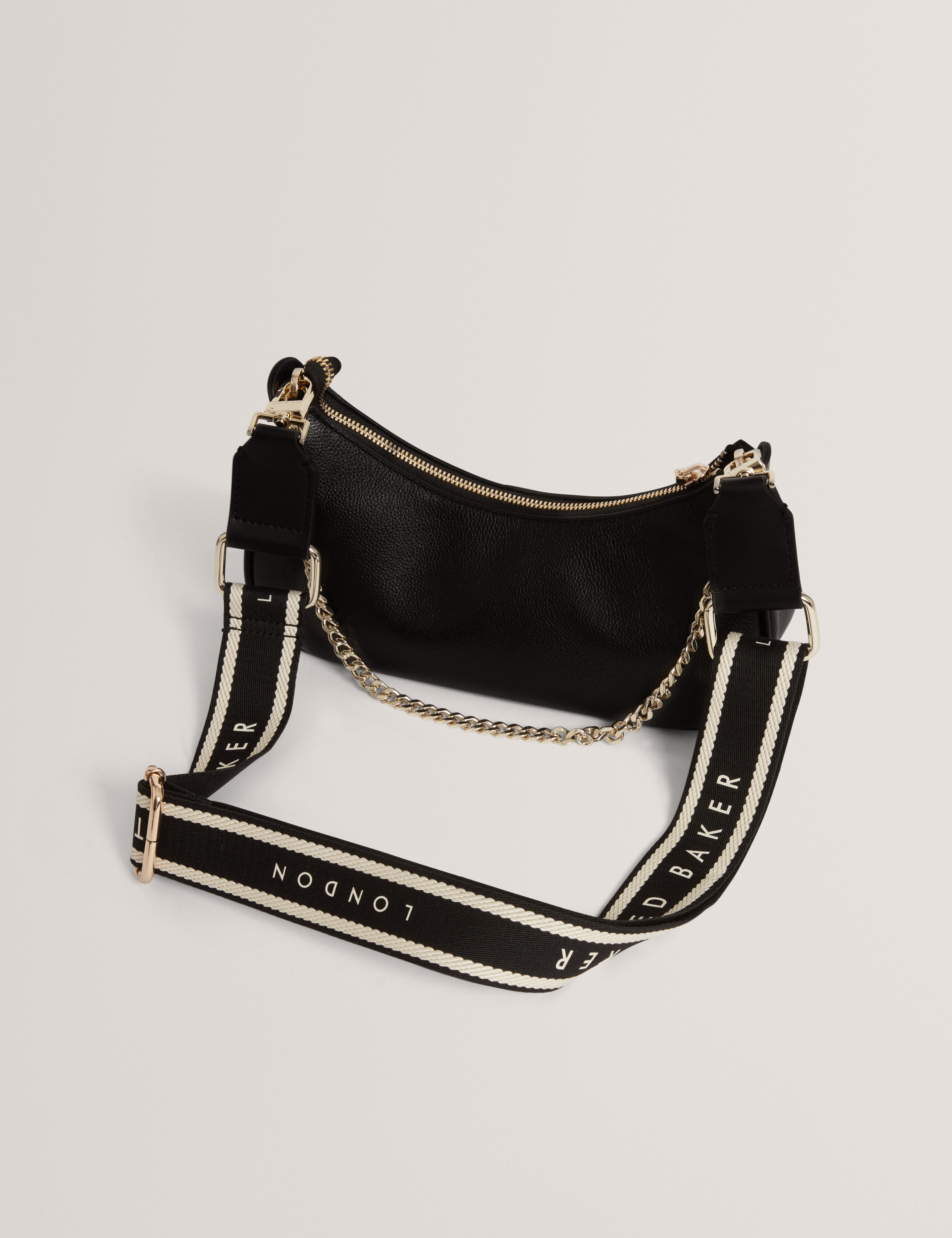 لارنا حقيبة كتف سوداء صغيرة من الجلد