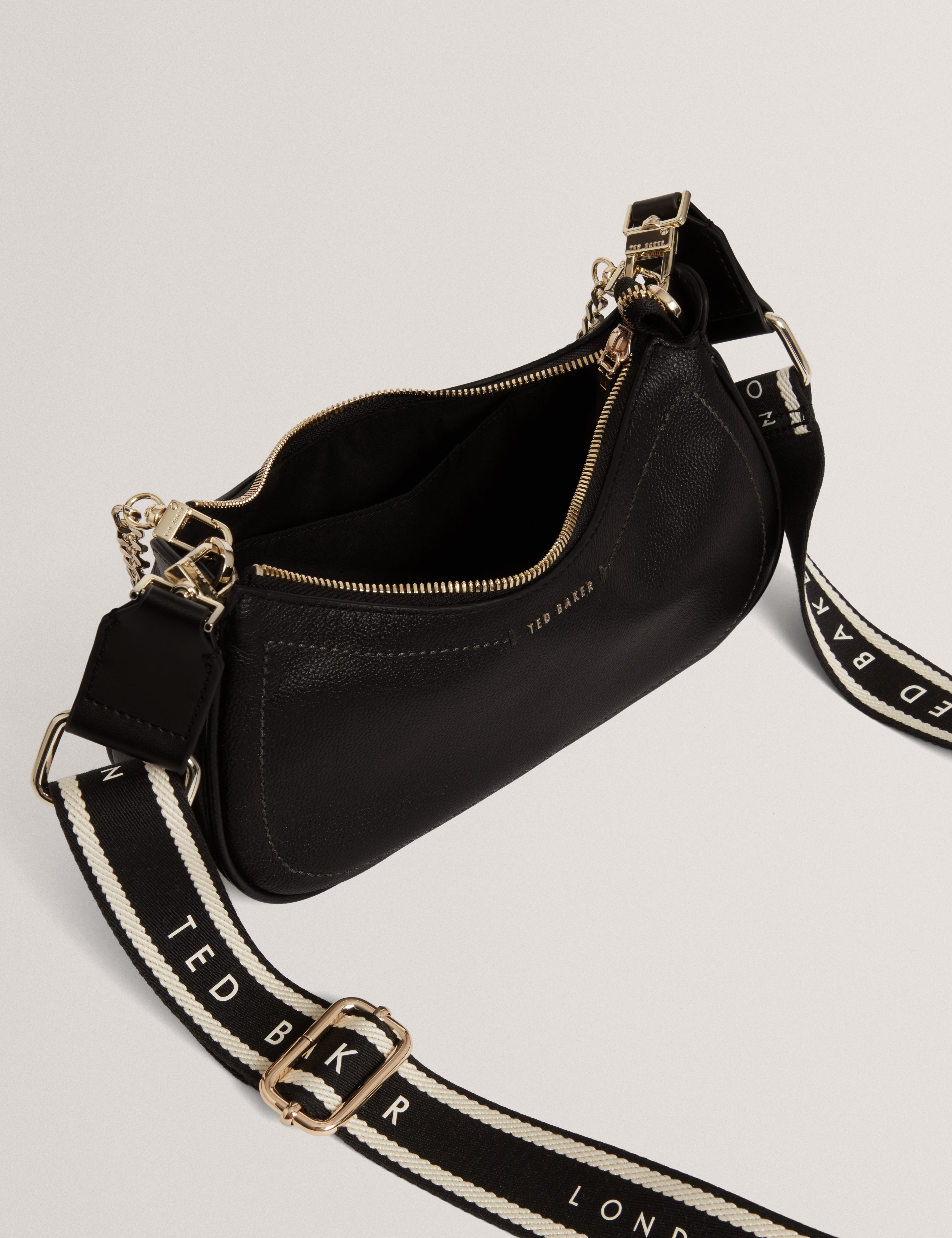 لارنا حقيبة كتف سوداء صغيرة من الجلد