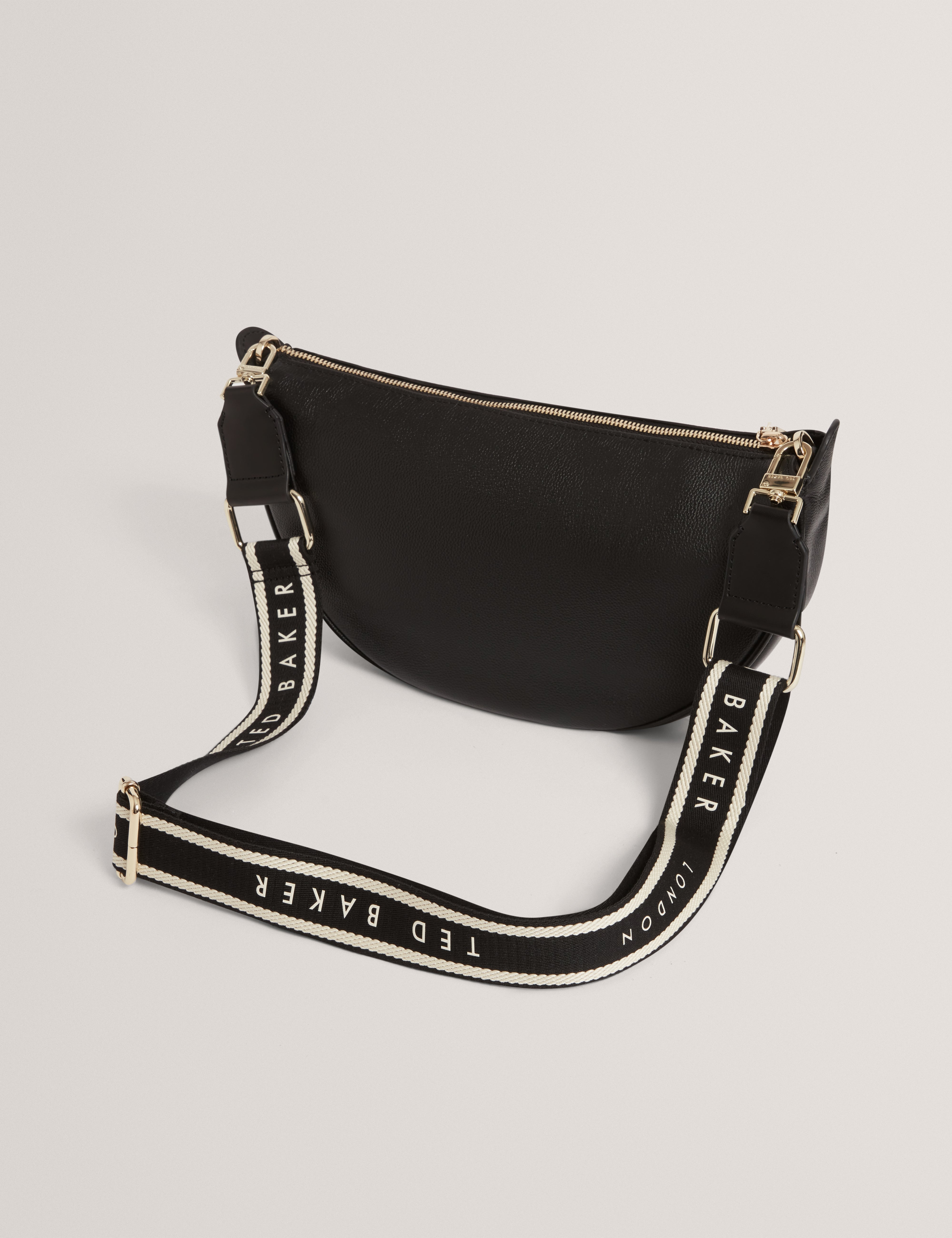 لورين حقيبة كروس بودي سوداء بتصميم نصف قمر