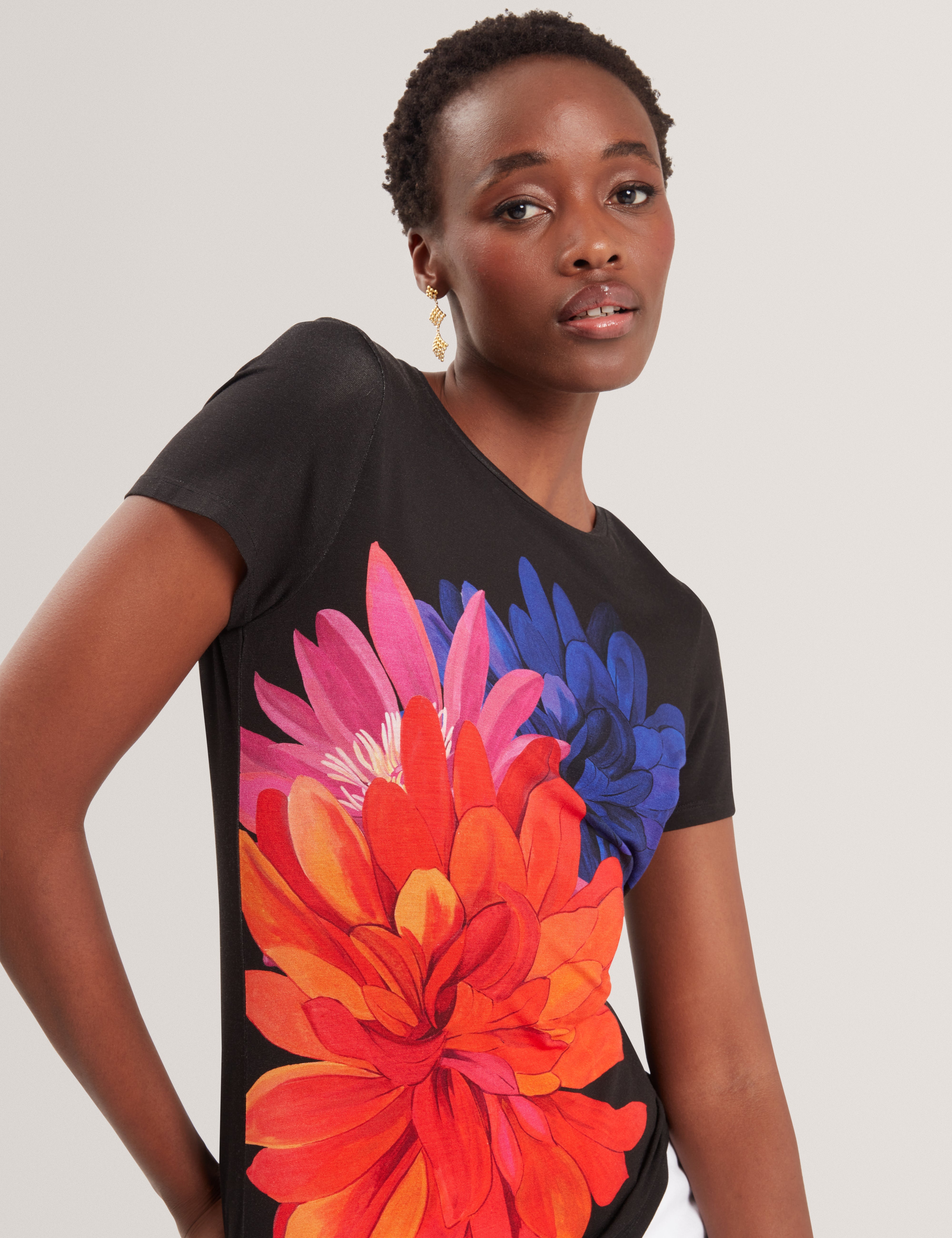 ريتشا تيشيرت أسود بنقشة فلورال