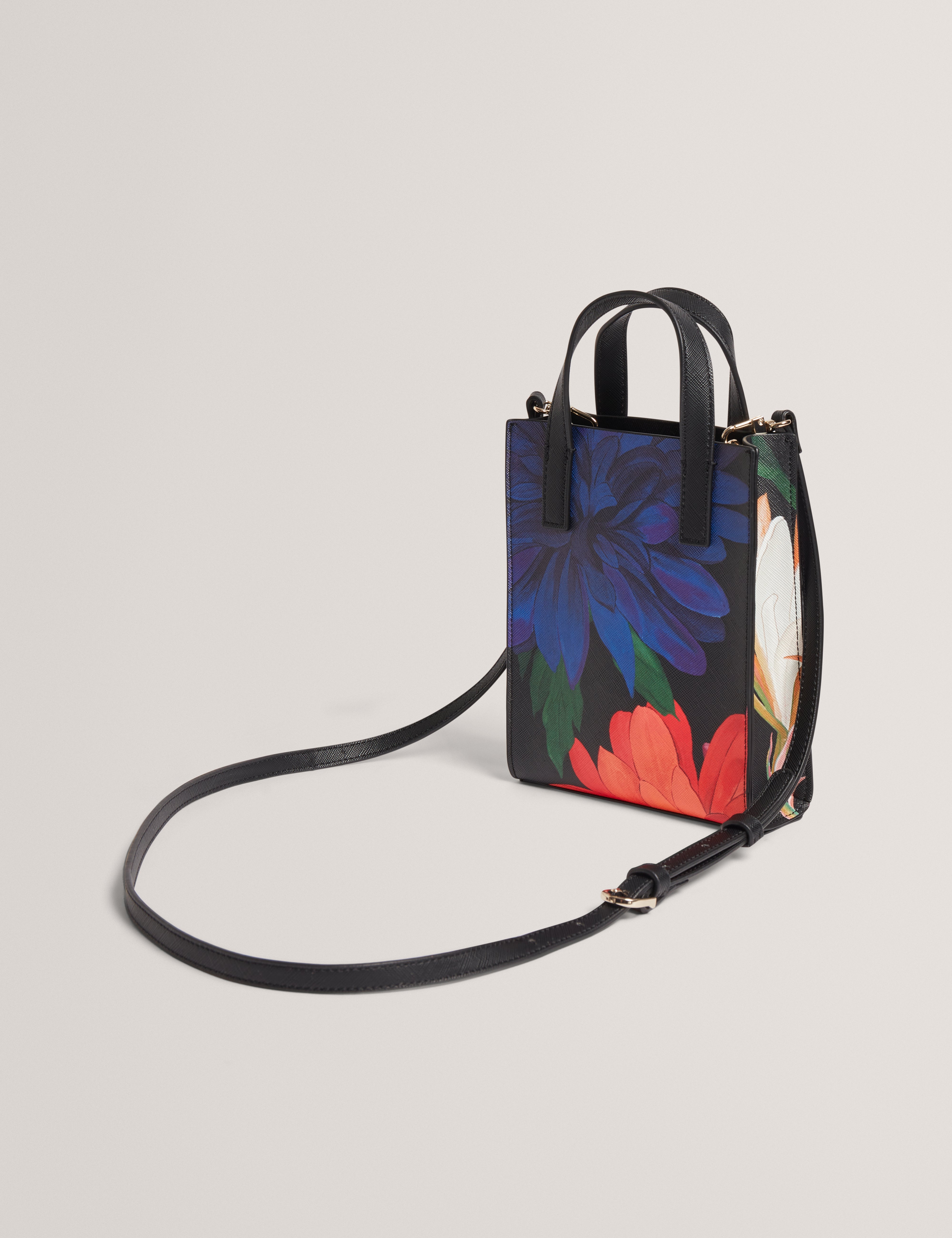 أمارداس حقيبة صغيرة سوداء بنقشة فلورال