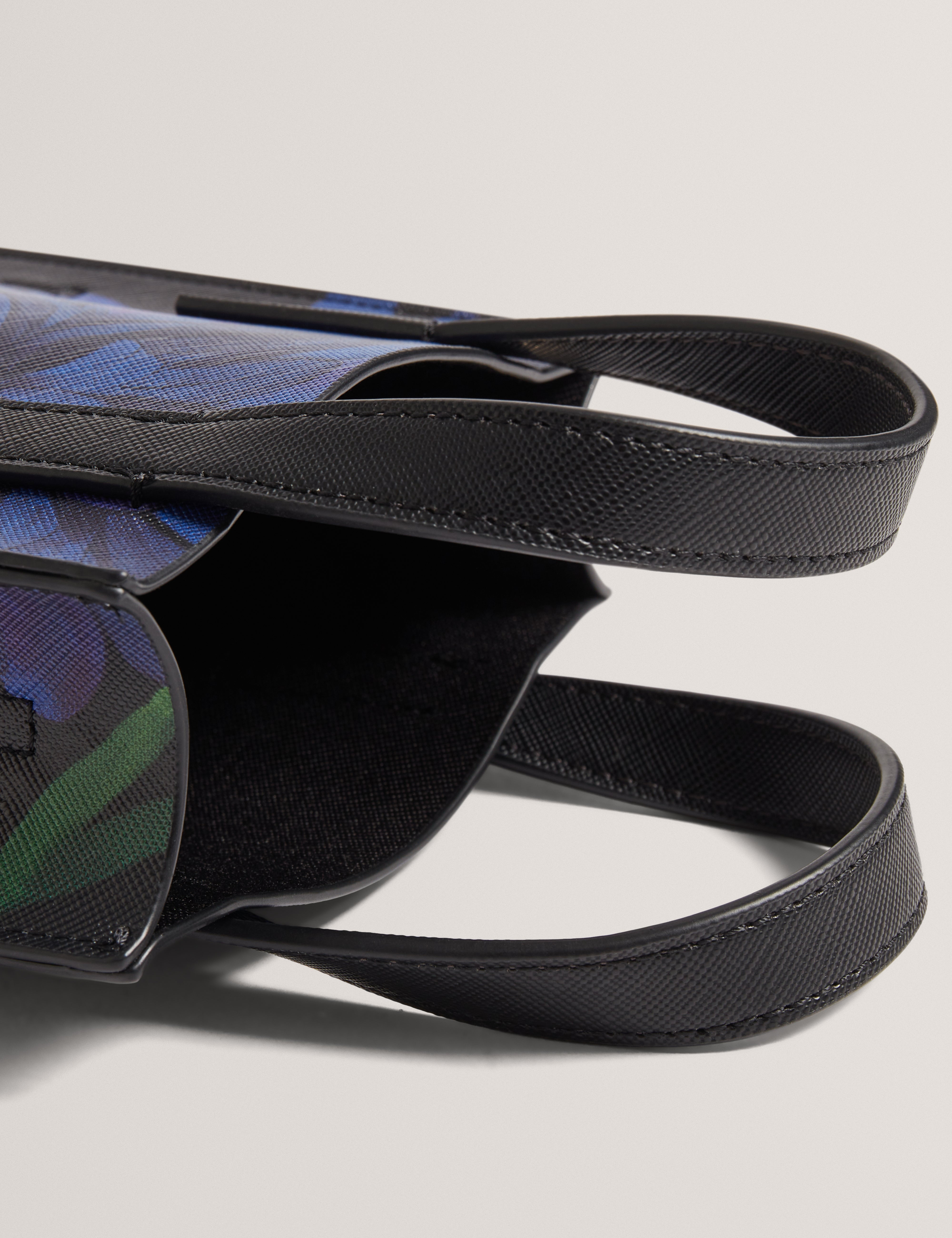 أمارداس حقيبة صغيرة سوداء بنقشة فلورال