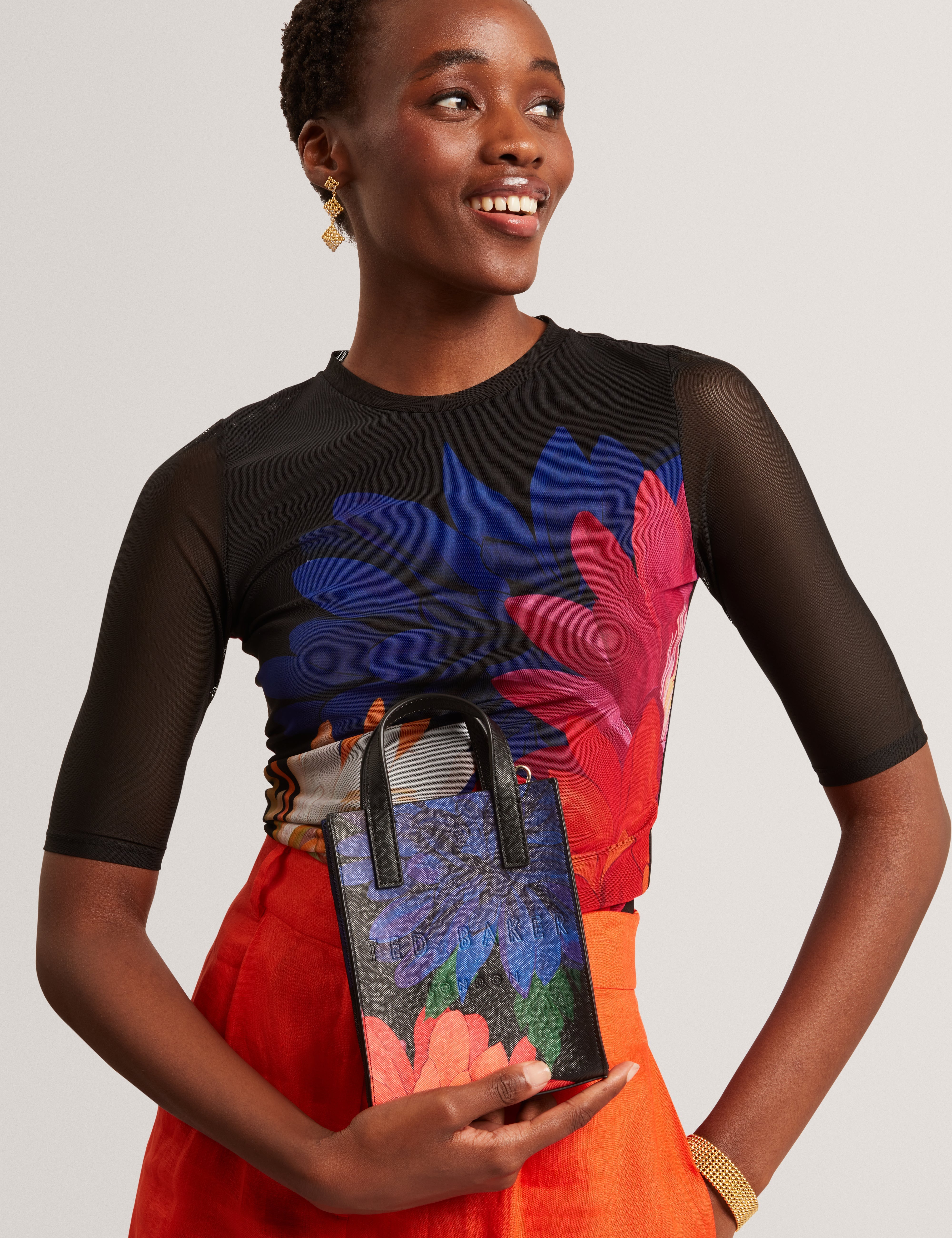 أمارداس حقيبة صغيرة سوداء بنقشة فلورال