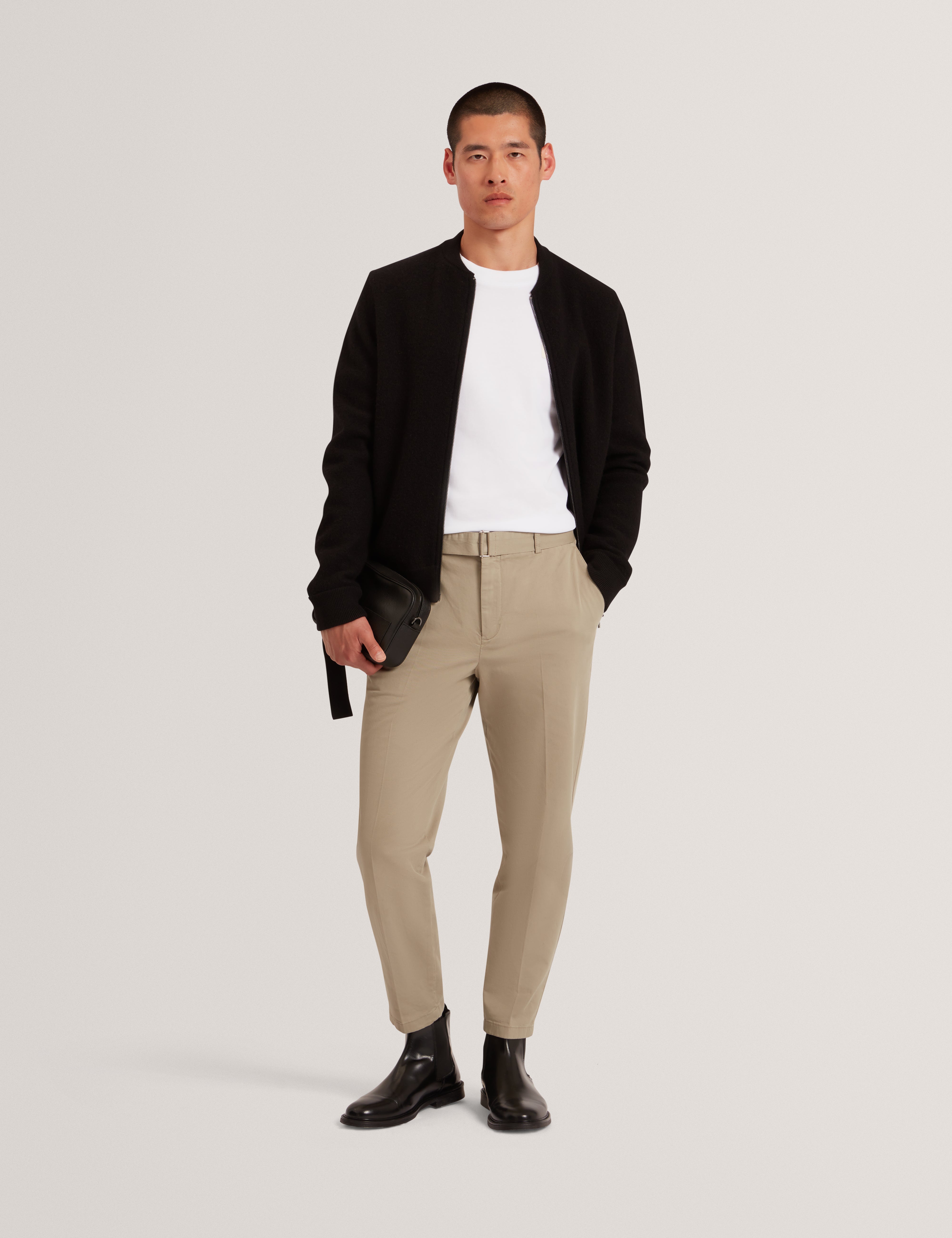 لوكا تيشيرت أبيض بشعار العلامة التجارية