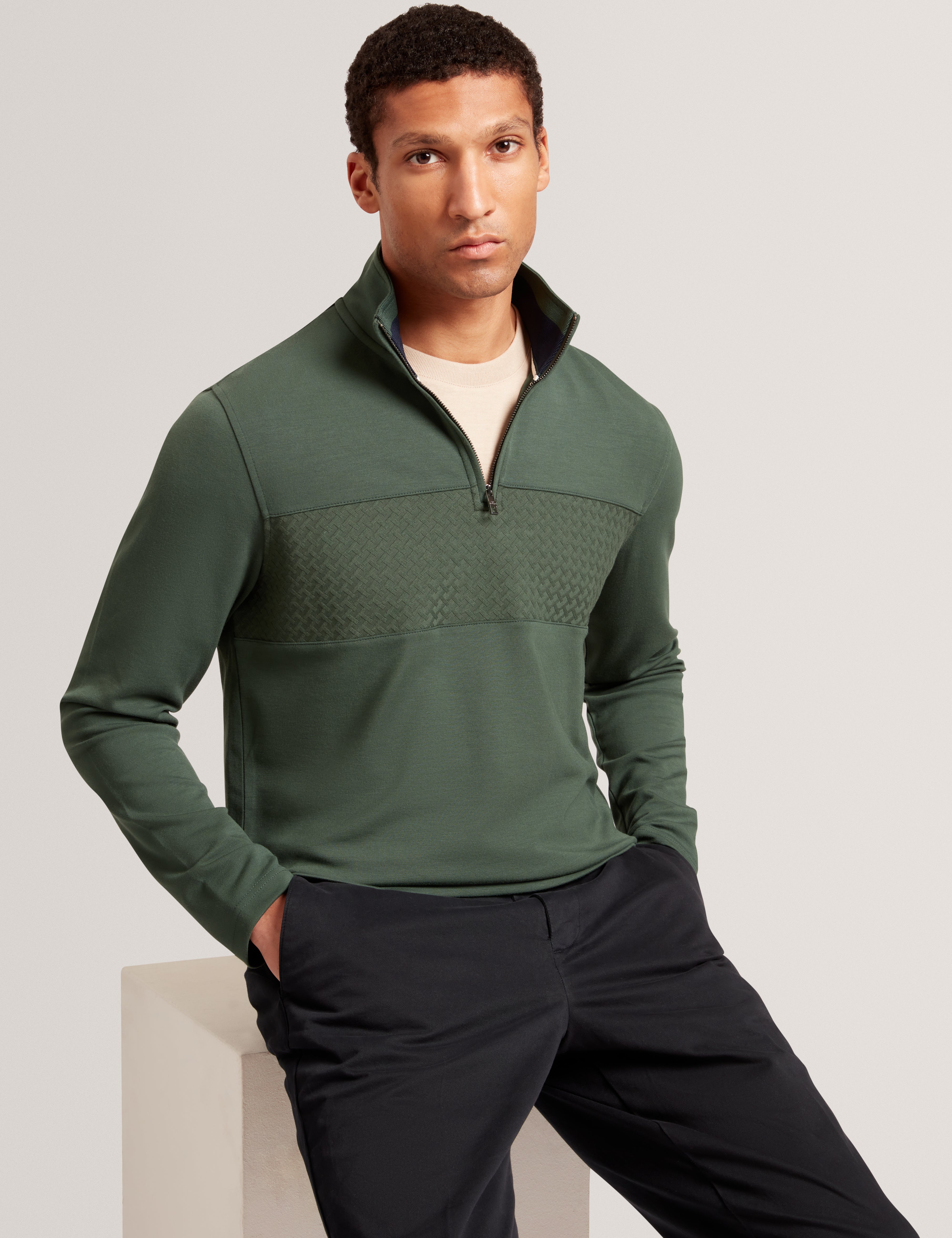 سيمونيا سترة بياقة عالية مع سحاب لون أخضر داكن