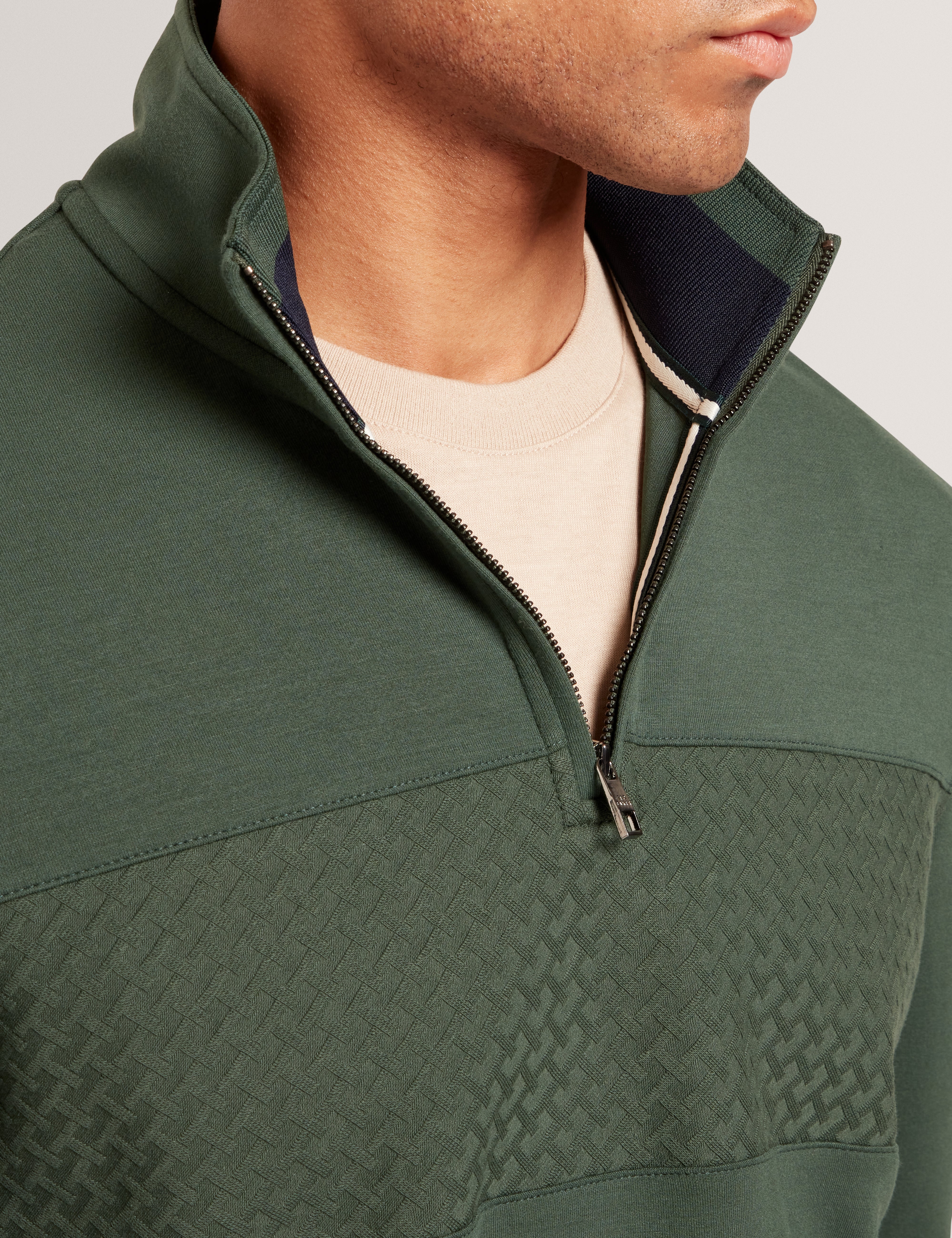 سيمونيا سترة بياقة عالية مع سحاب لون أخضر داكن