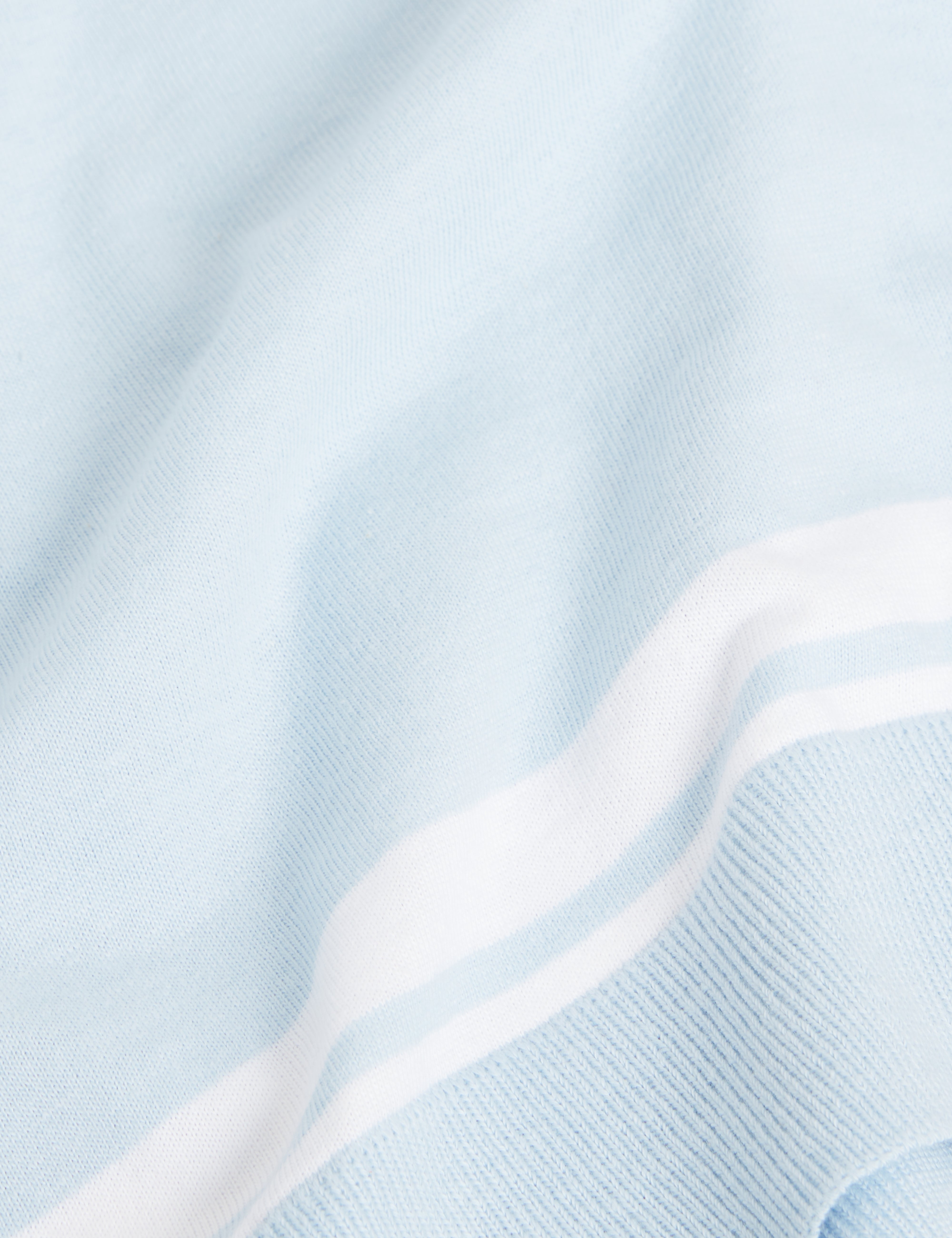 تيشيرت بأكمام قصيرة لون أزرق فاتح