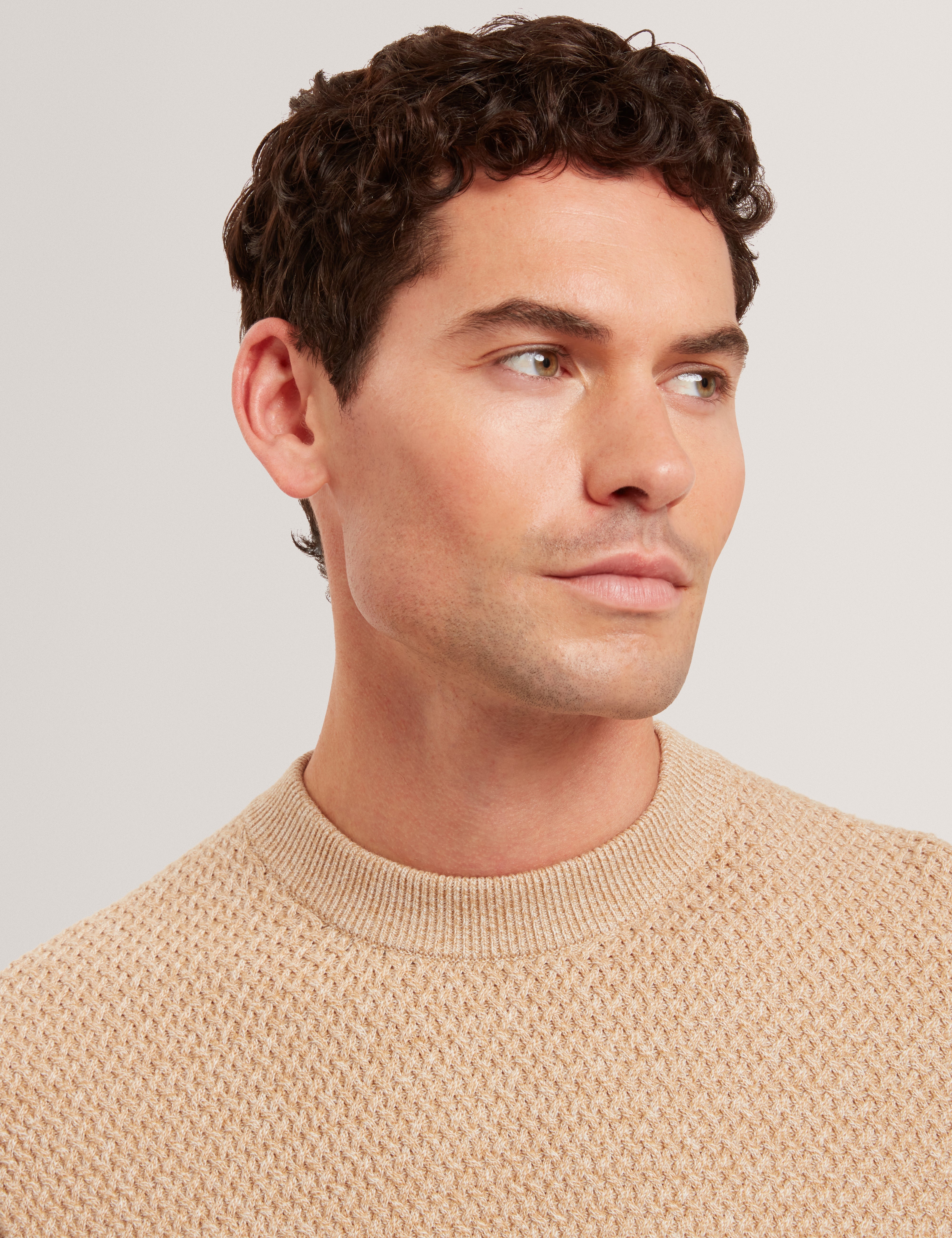 مونيا سترة محبوكة برقبة دائرية لون بيج