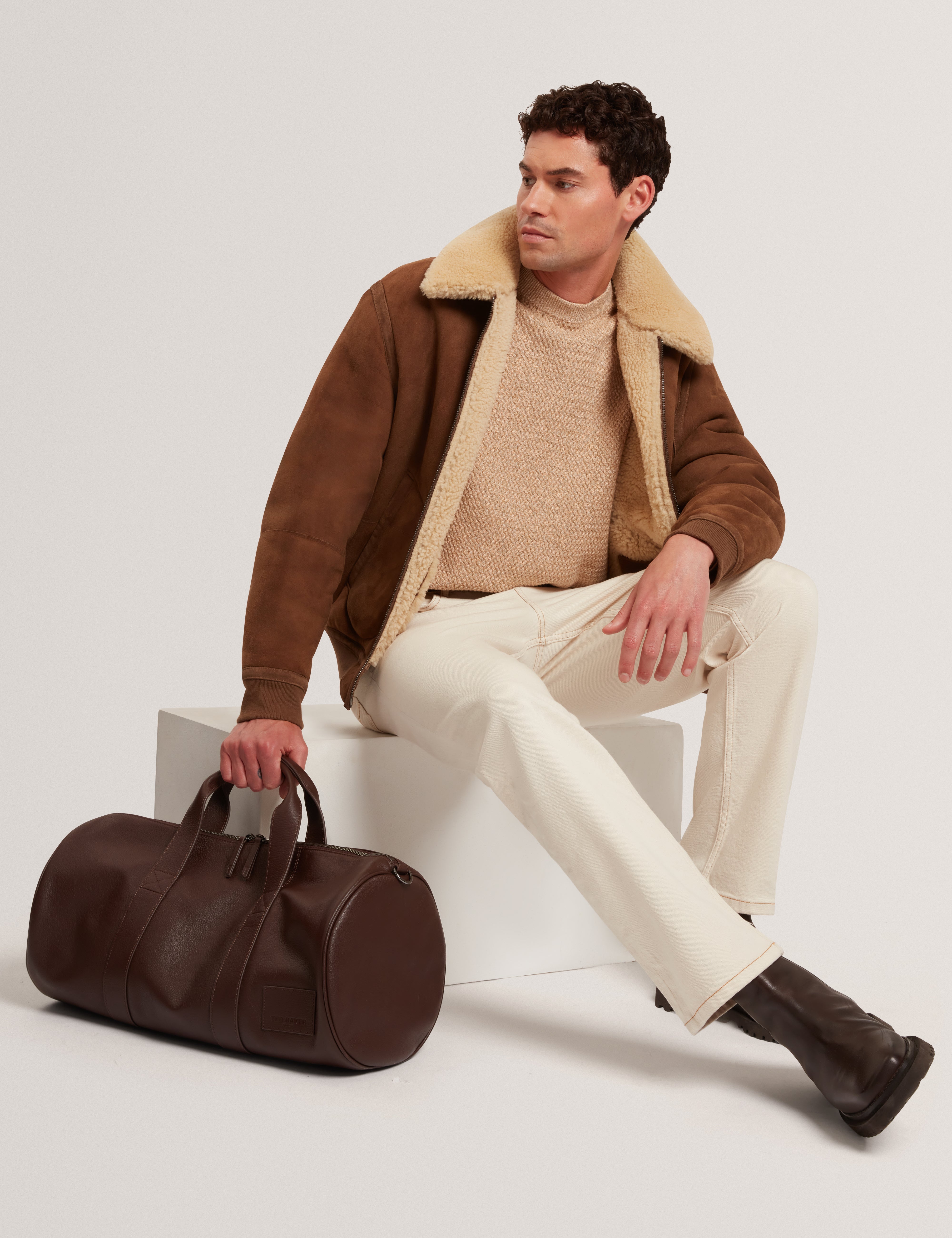 مونيا سترة محبوكة برقبة دائرية لون بيج