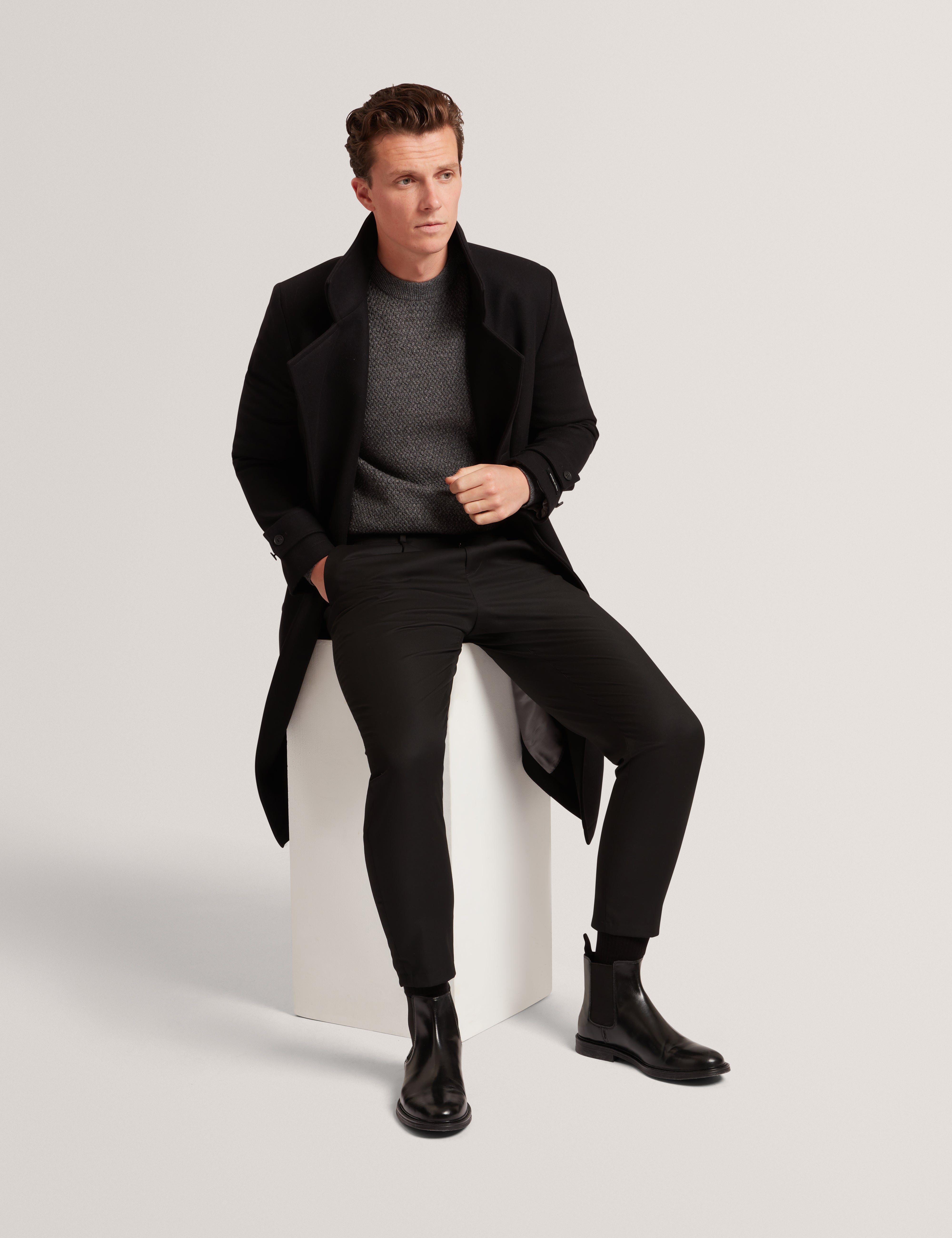 بلوزة Monya Ls محبوكة ذات رقبة دائرية باللون الرمادي المتوسط