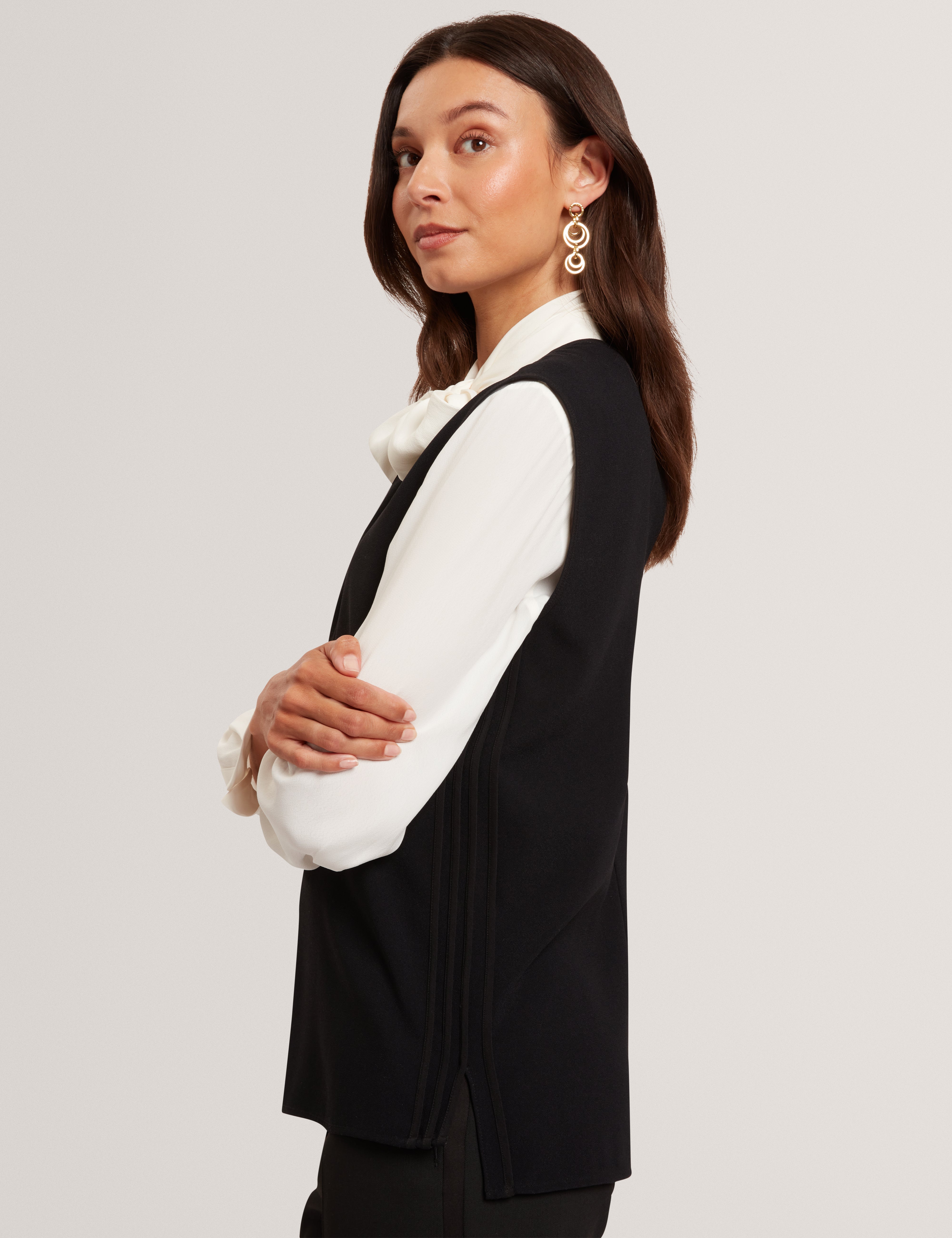 Marmia Sleeveless Top With Piping Detail Black