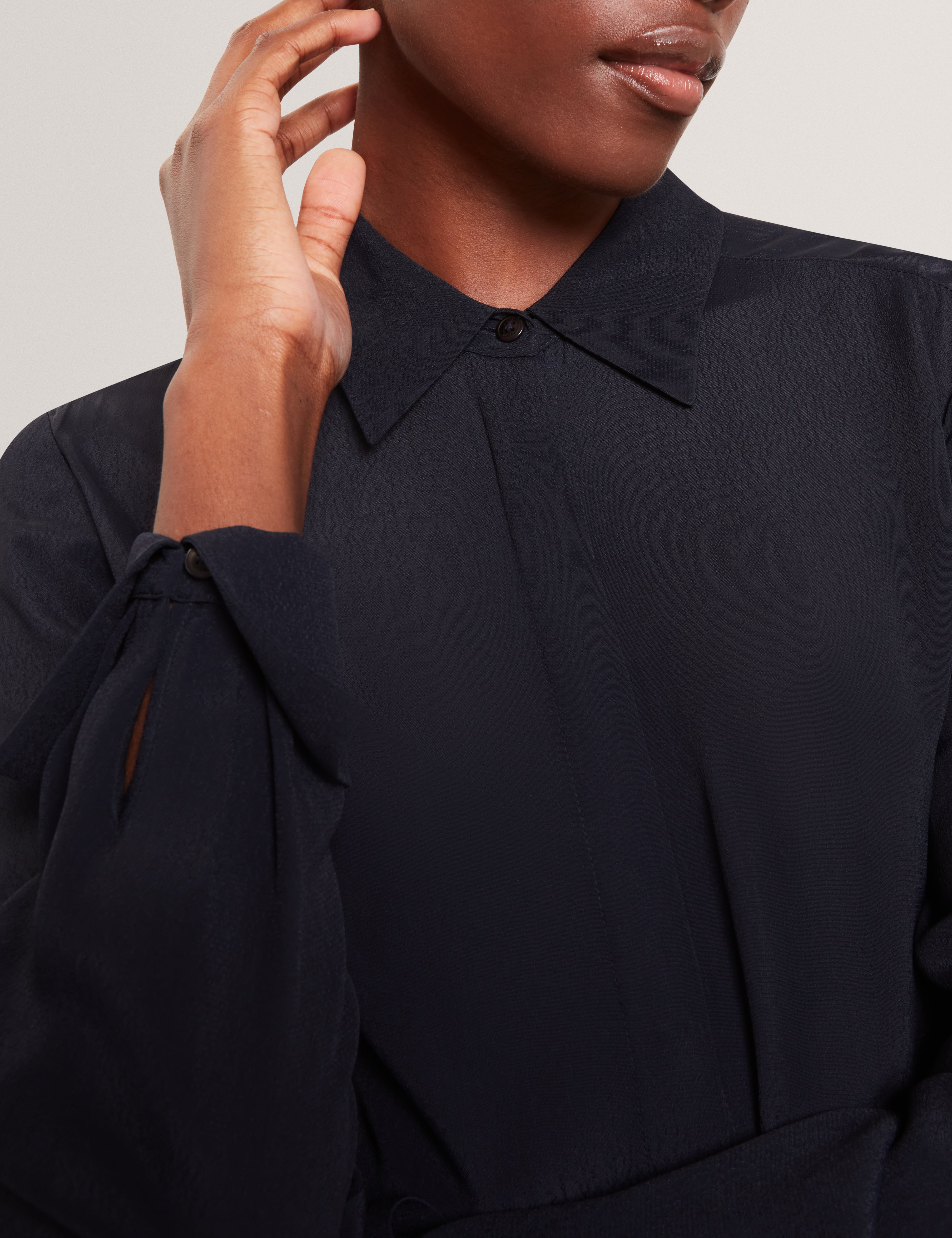 ألوما فستان ميدي لون كحلي