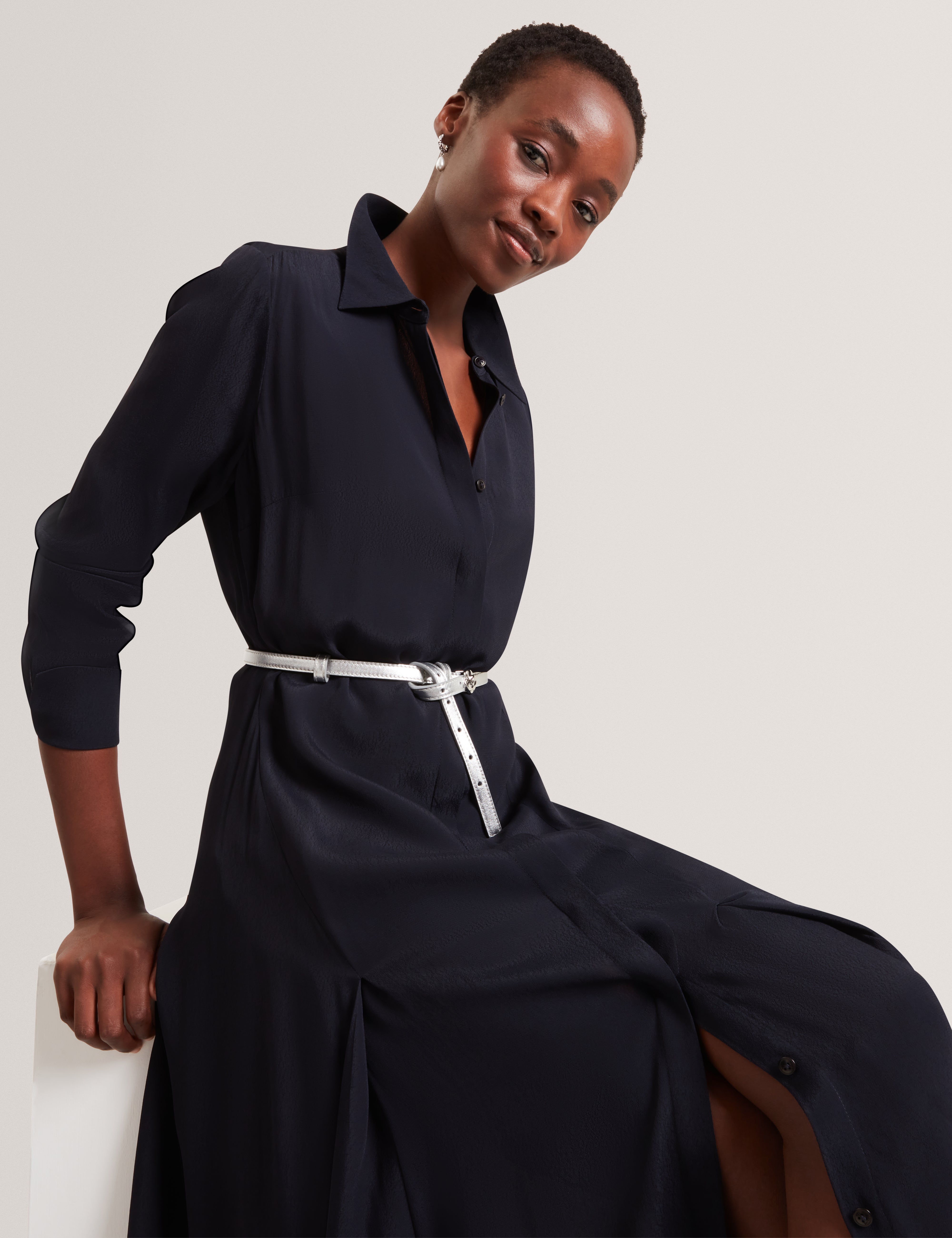 ألوما فستان ميدي لون كحلي