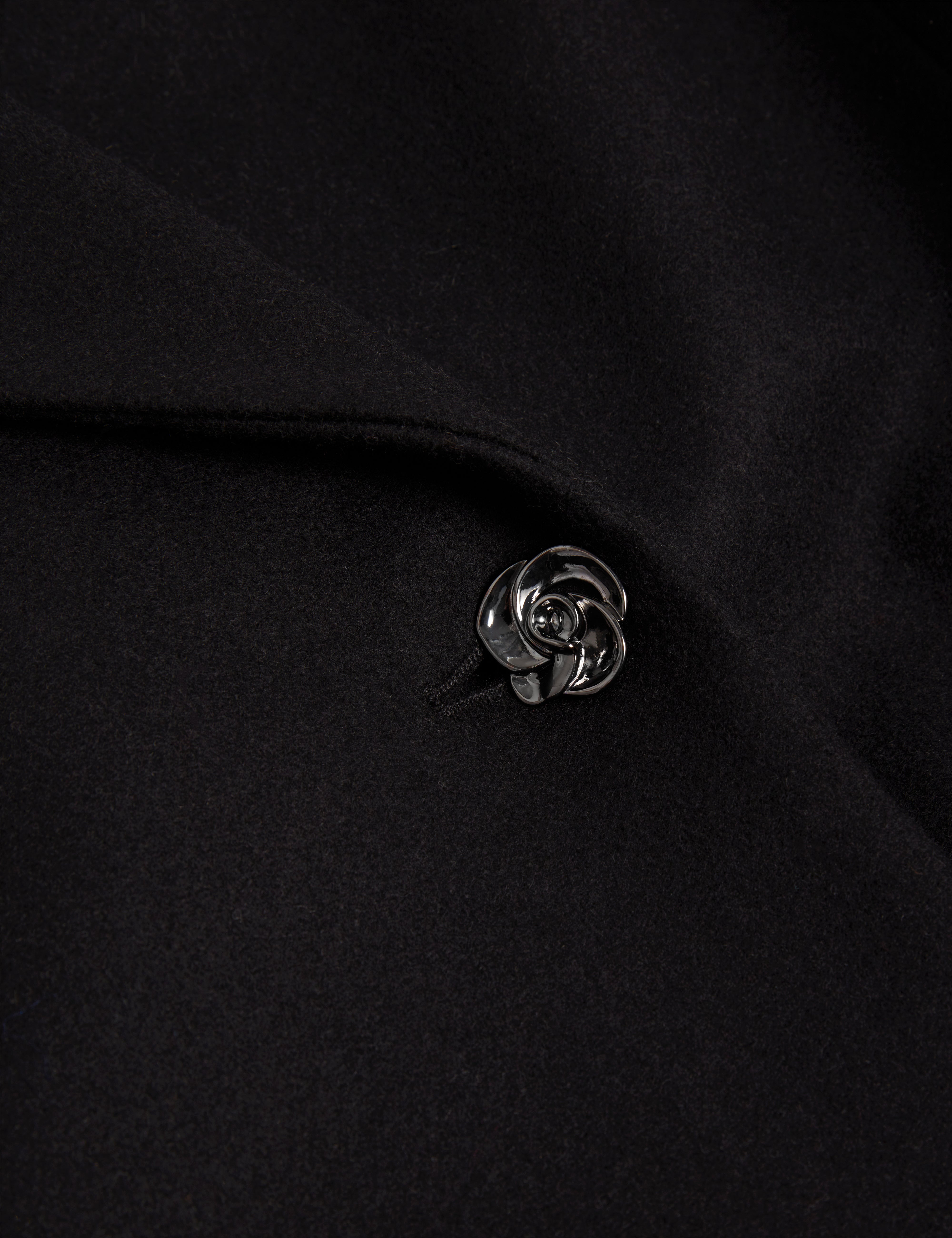 توروجا معطف قصير من الفرو بحزام لون أسود