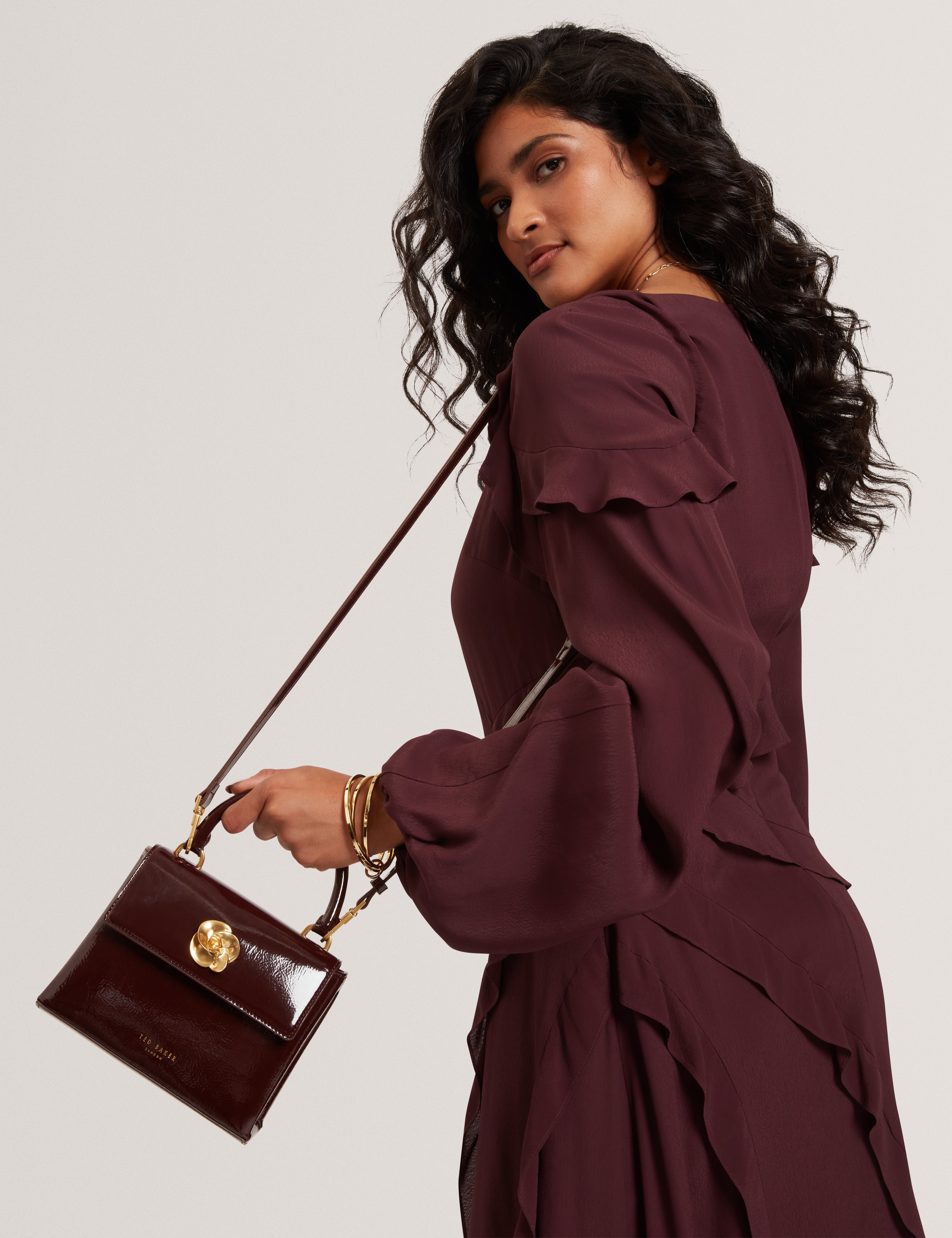 حقيبة صغيرة مجعدة بتفاصيل وردة من روسو