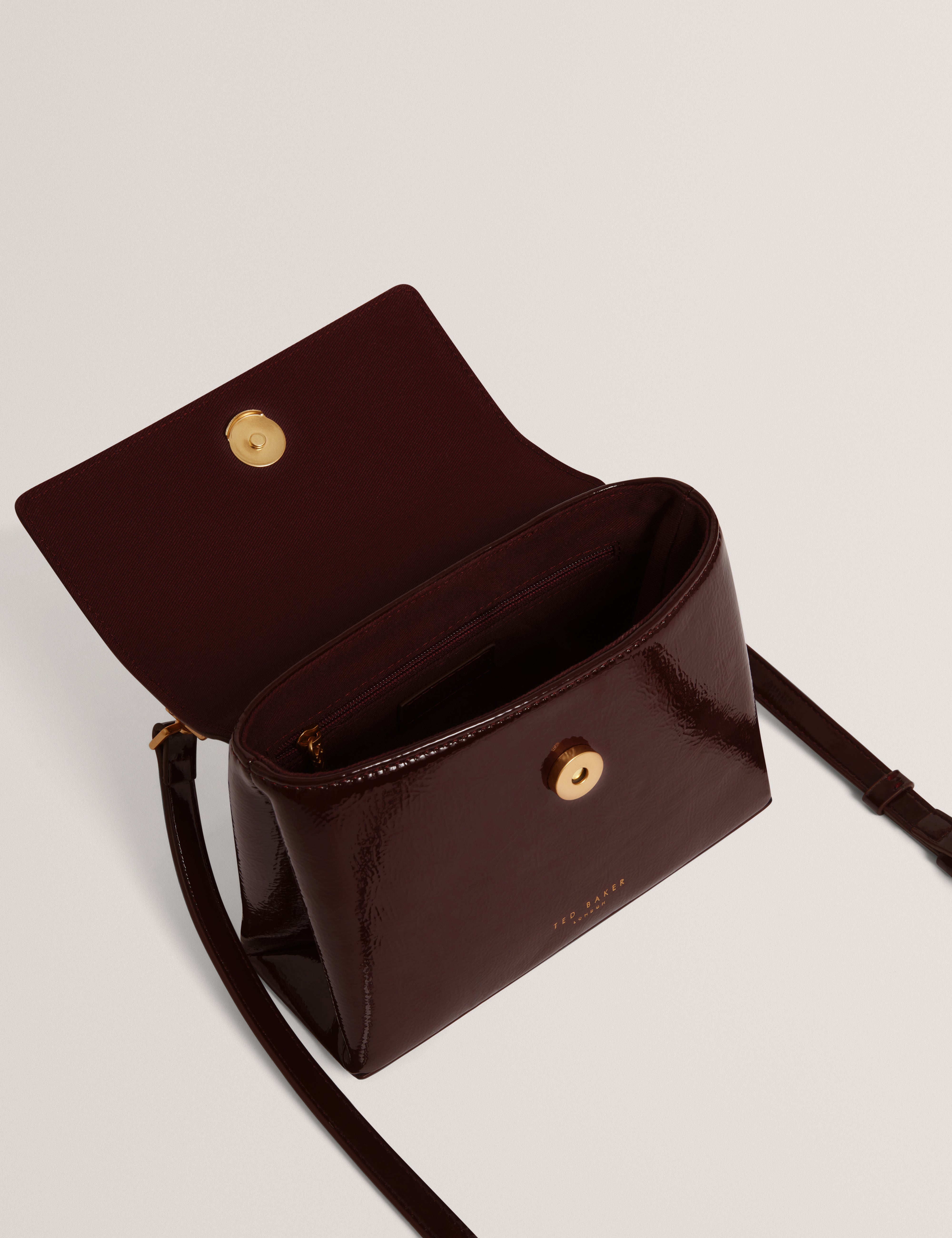 حقيبة صغيرة مجعدة بتفاصيل وردة من روسو