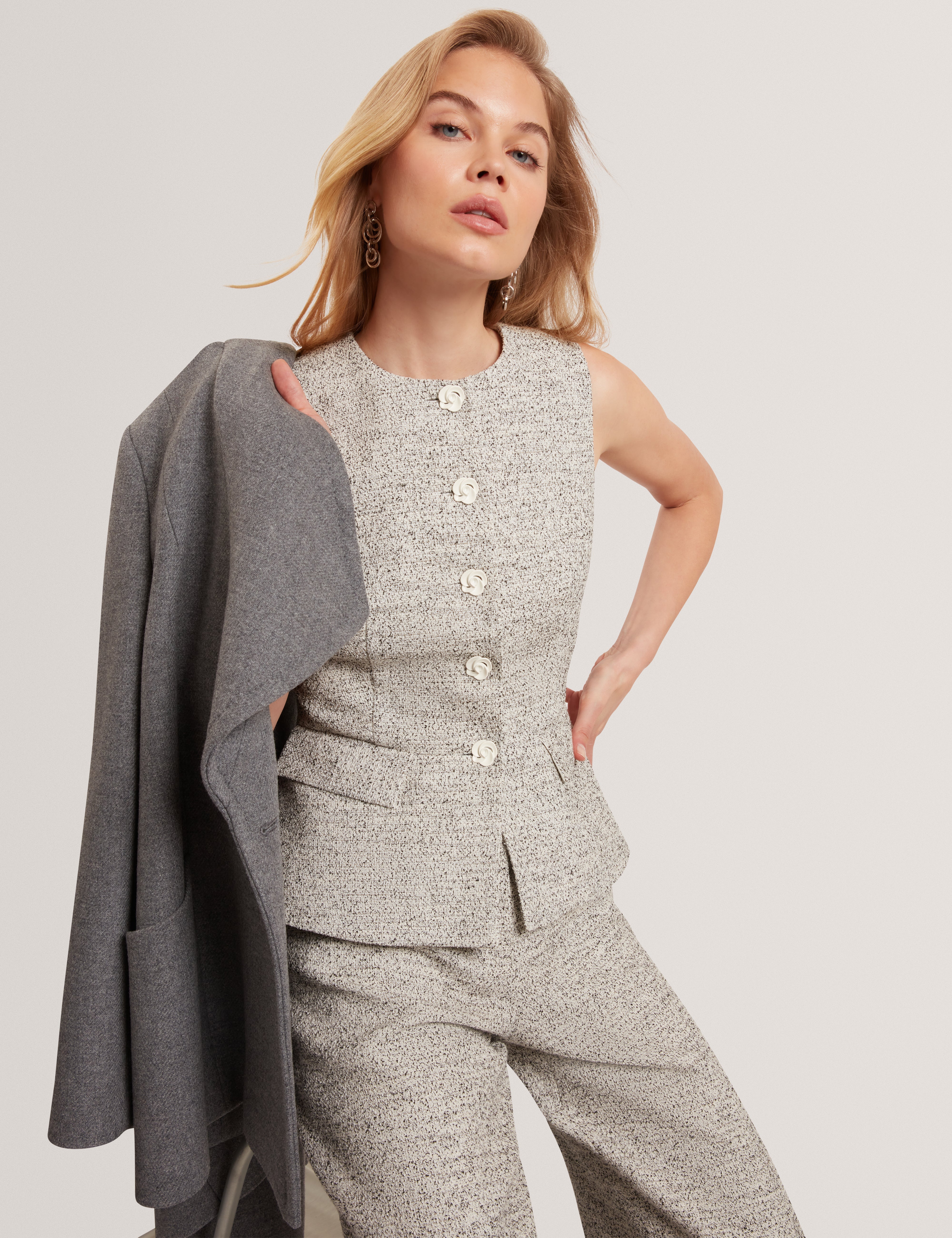 إيكاو سترة بأزرار لون عاجي