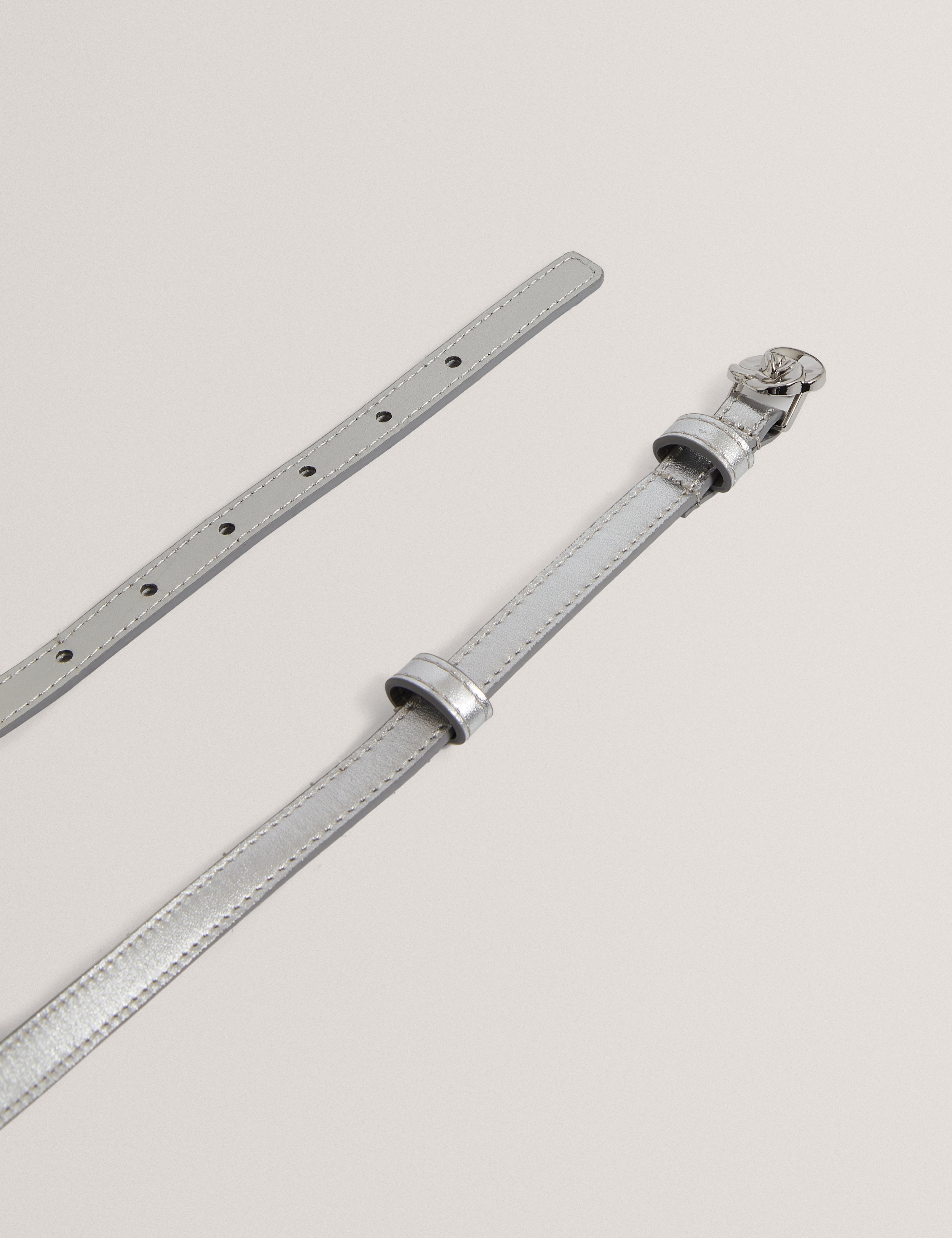 حزام روسو الجلدي المعدني مع أجزاء معدنية باللون الوردي الفضي