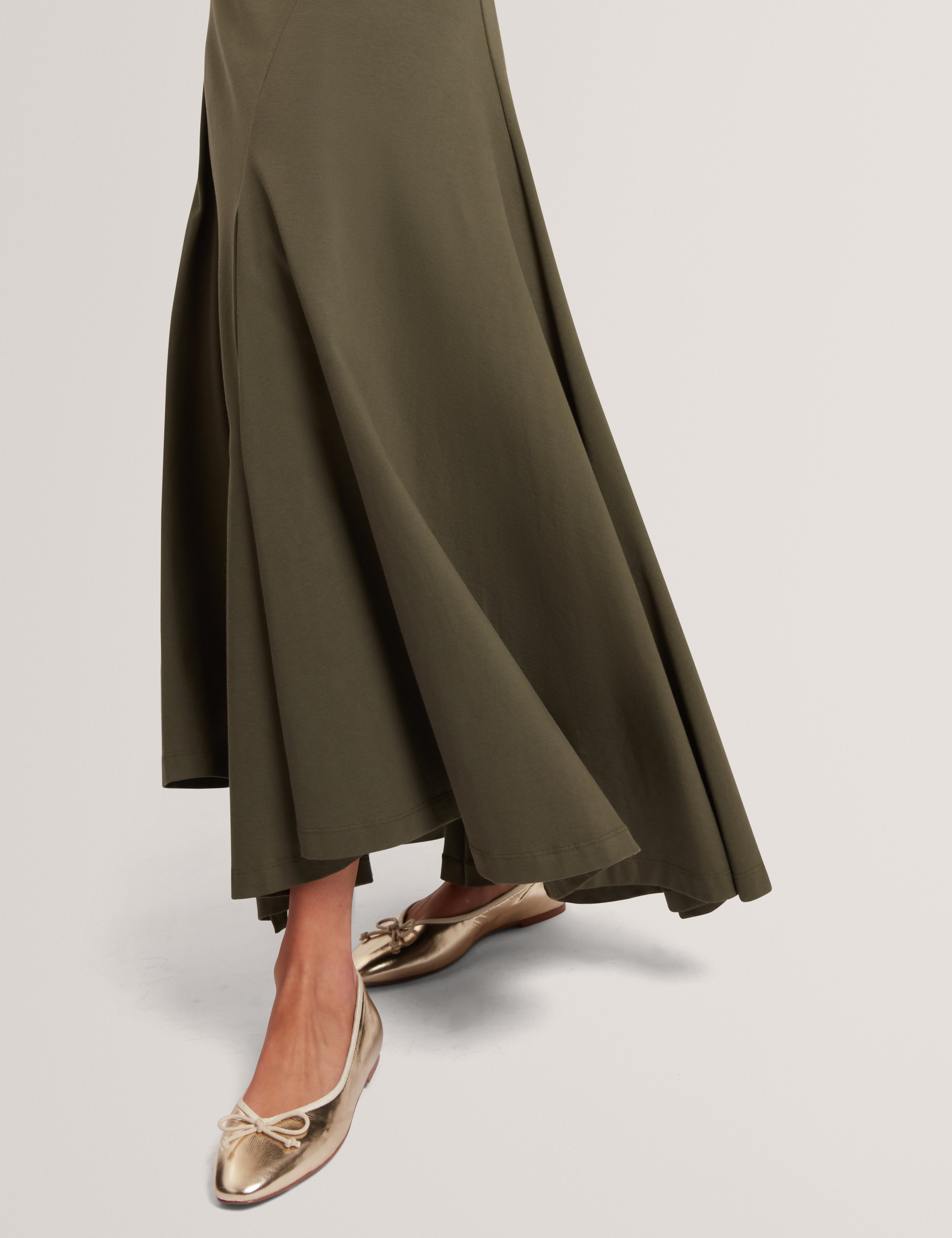 فوسيا فستان ميدي جيرسيه بأكمام قصيرة لون أخضر داكن