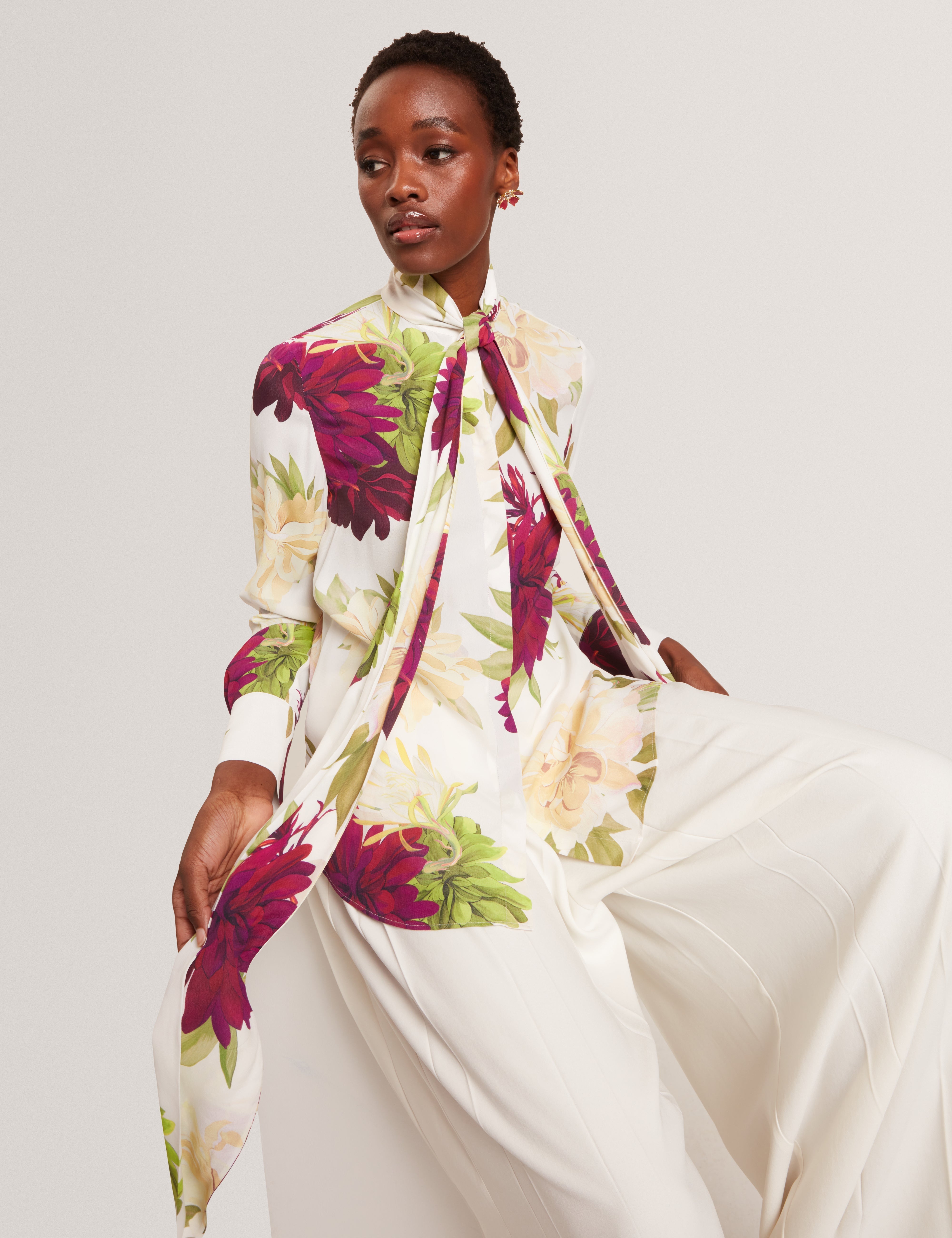 مارزينا بلوزة مطبّعة بأكمام طويلة لون عاجي