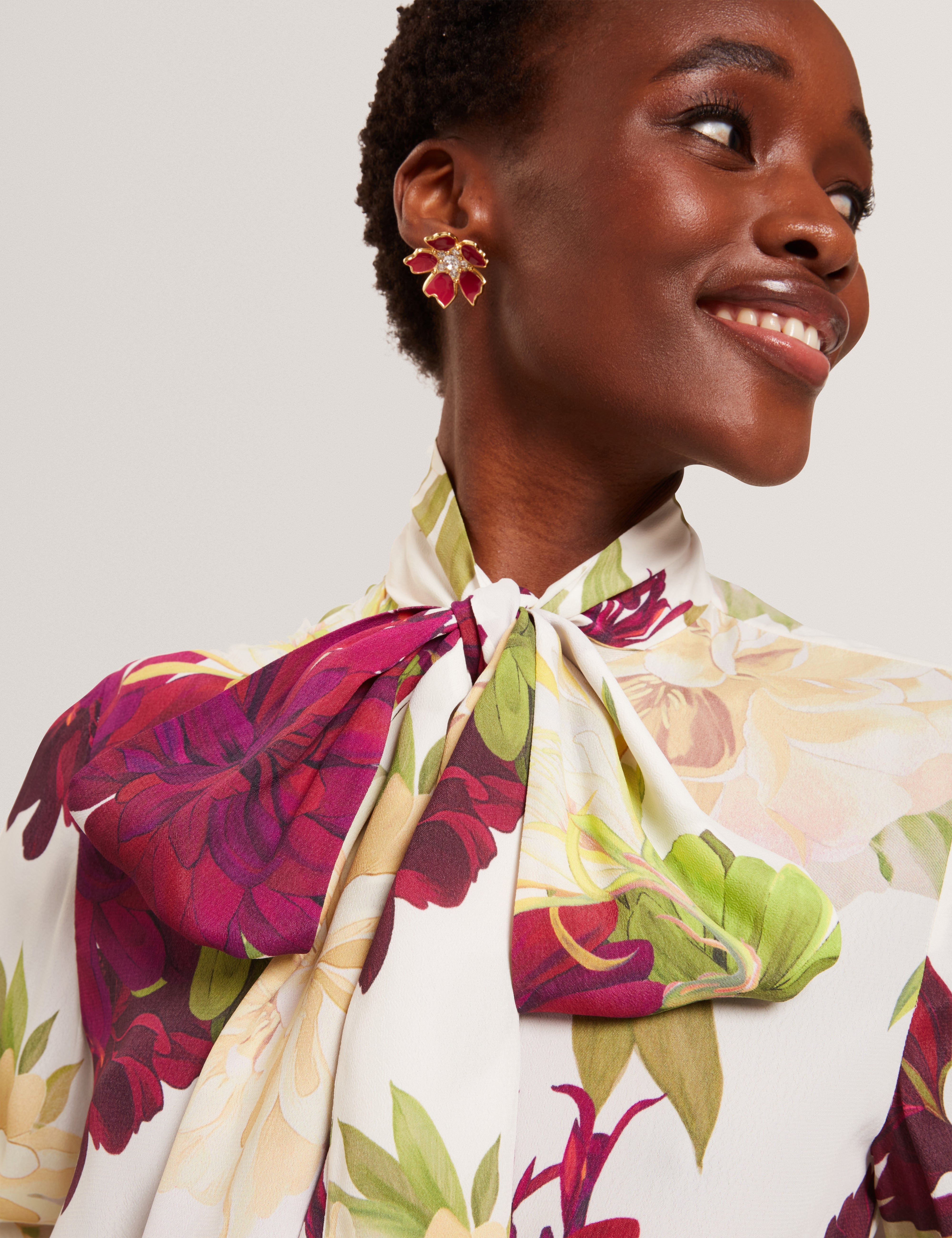 مارزينا بلوزة مطبّعة بأكمام طويلة لون عاجي