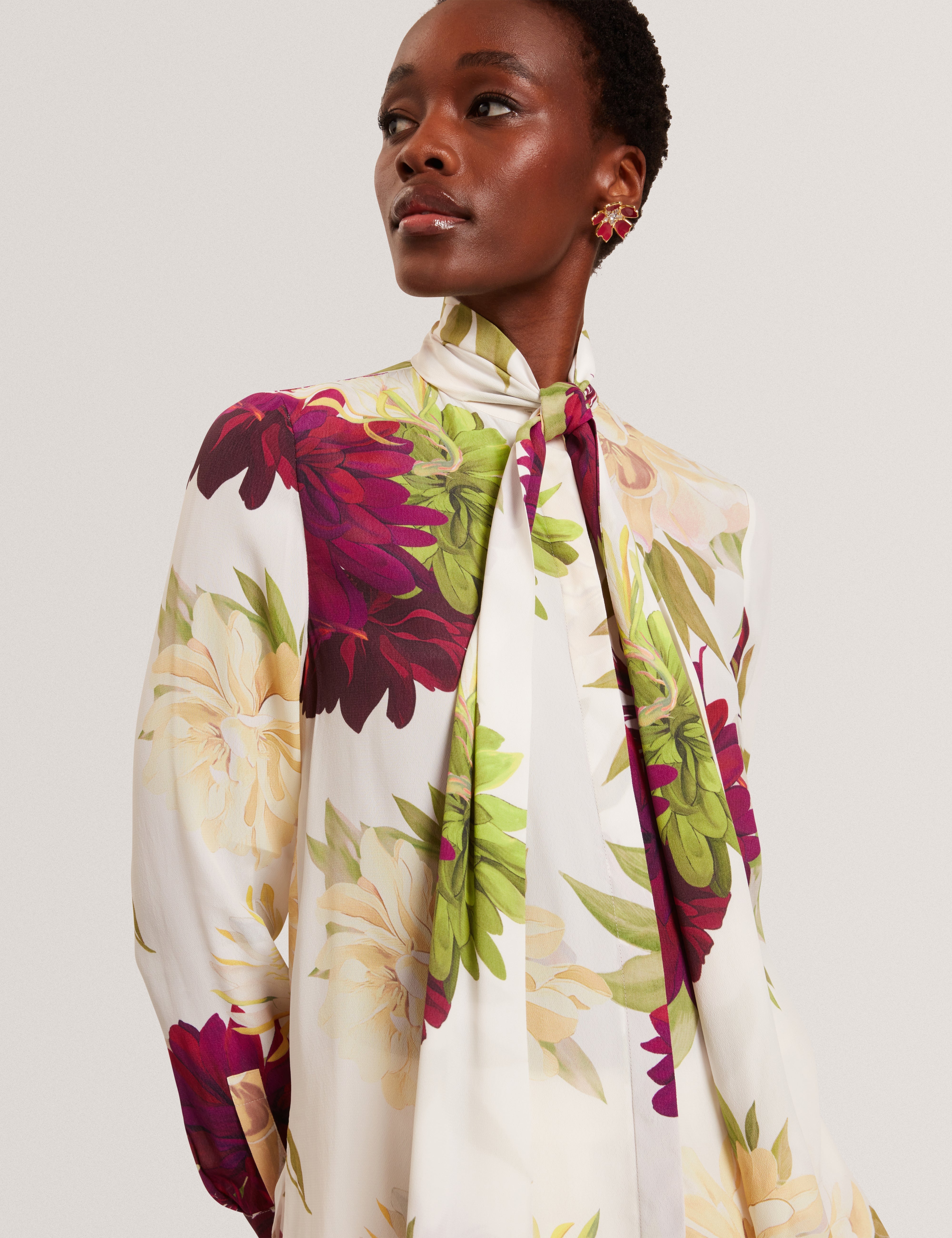 مارزينا بلوزة مطبّعة بأكمام طويلة لون عاجي