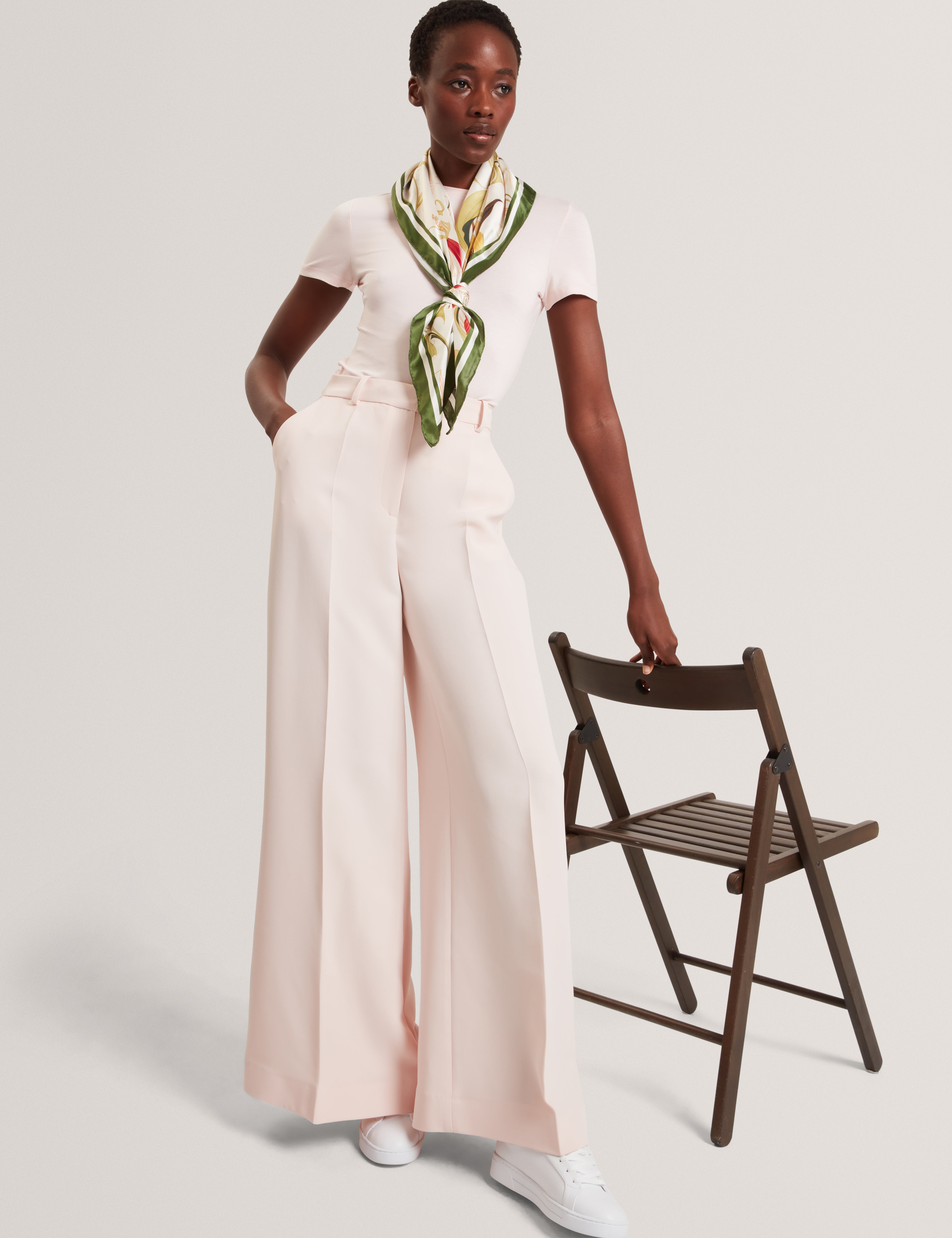 لارنا تيشيرت قصير الأكمام لون وردي فاتح