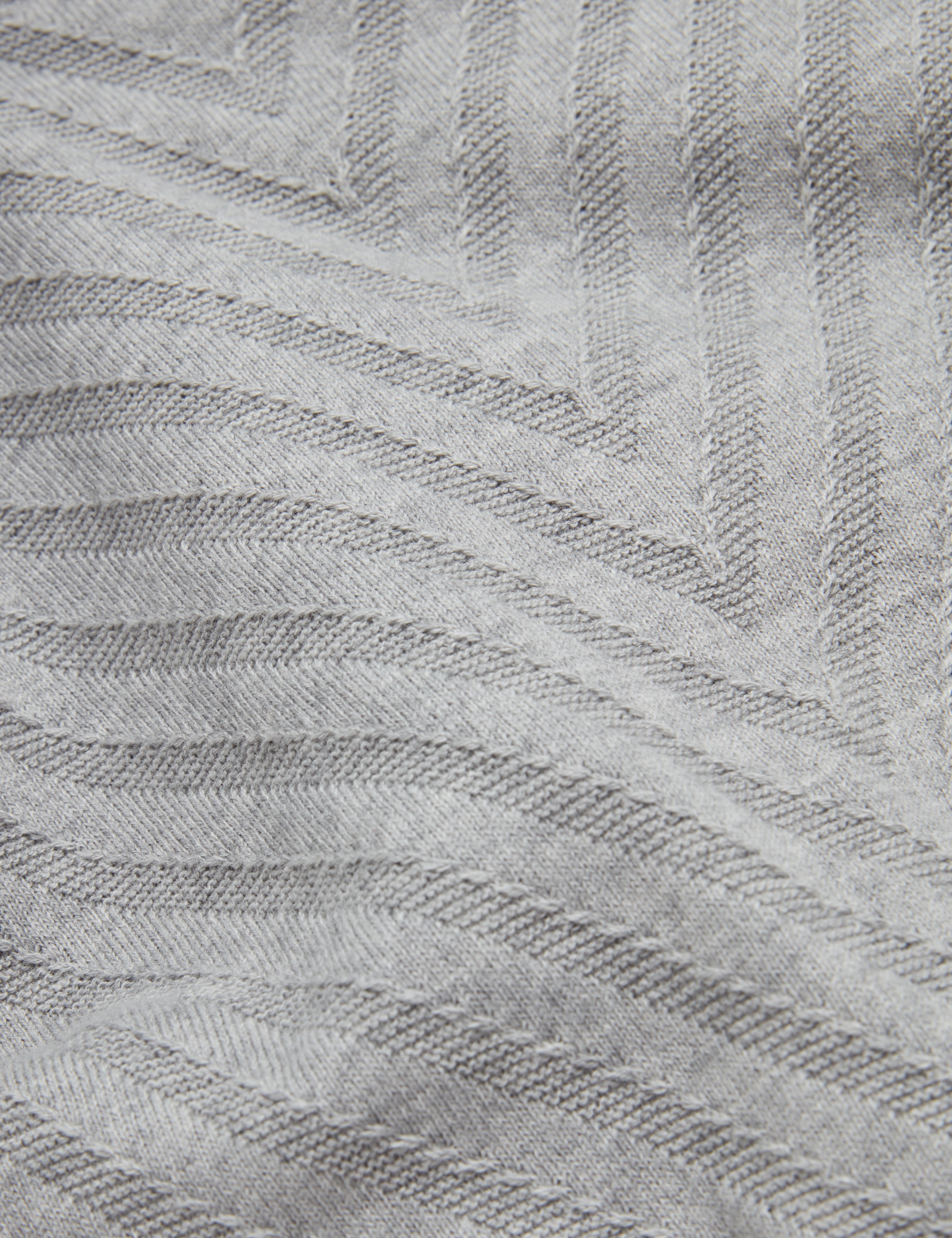 تي شيرت كانون بأكمام قصيرة وخياطة شيفرون باللون الرمادي الفاتح