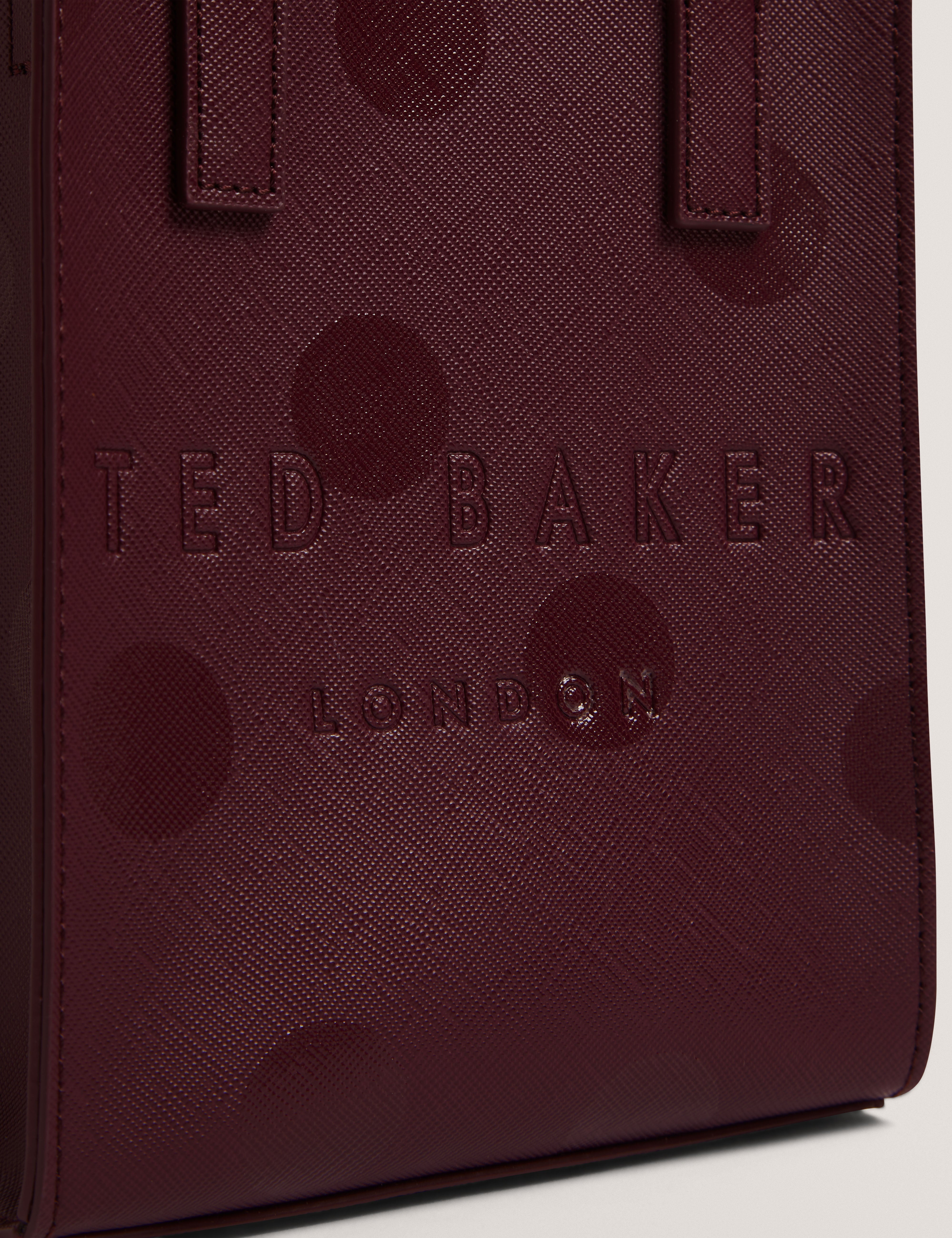 دوتانا حقيبة أيقونية صغيرة باللون الأرجواني الداكن