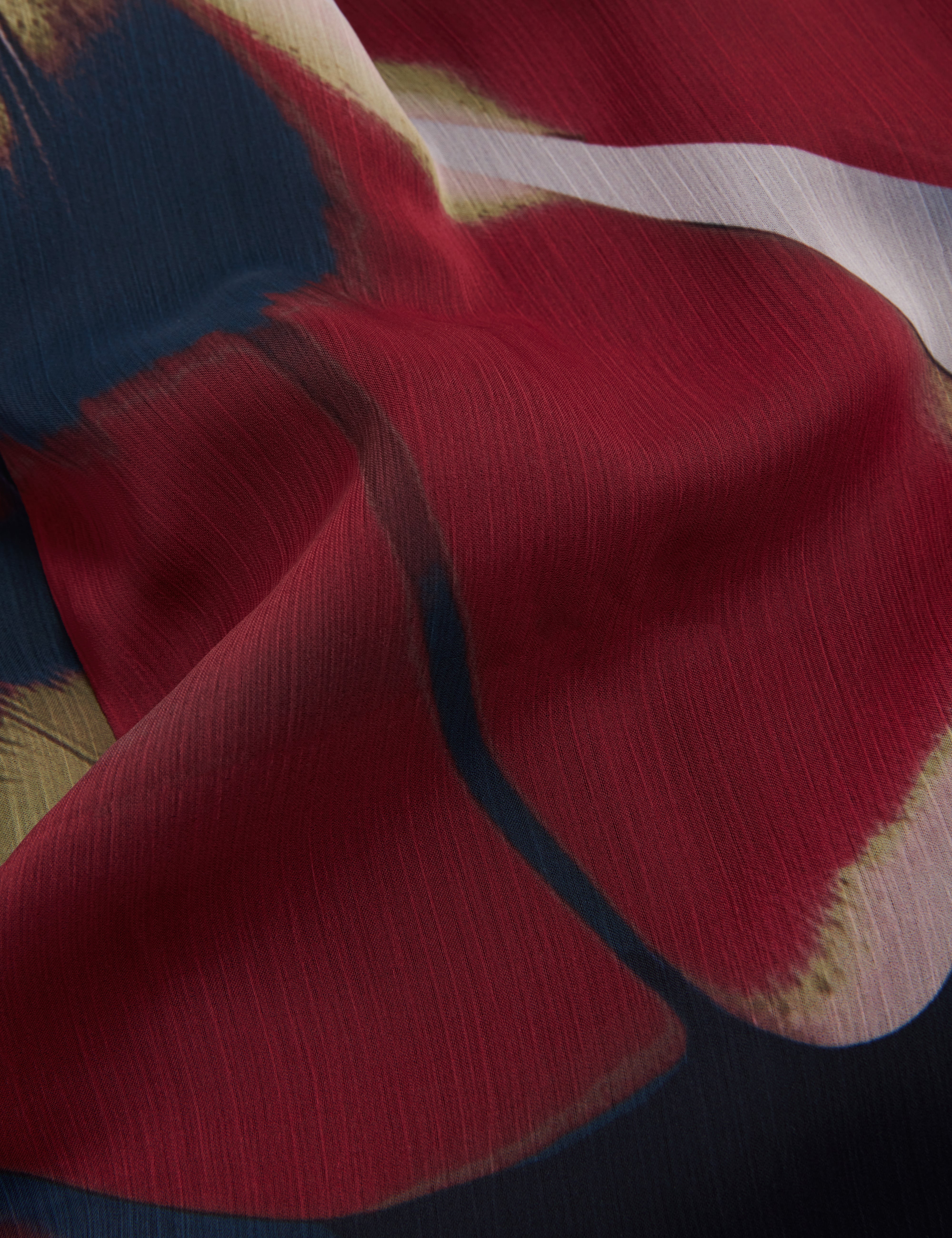 فستان Laynia متوسط ​​الطول بحافة منتفخة ومطبوع وتفاصيل درزات باللون الأزرق الداكن