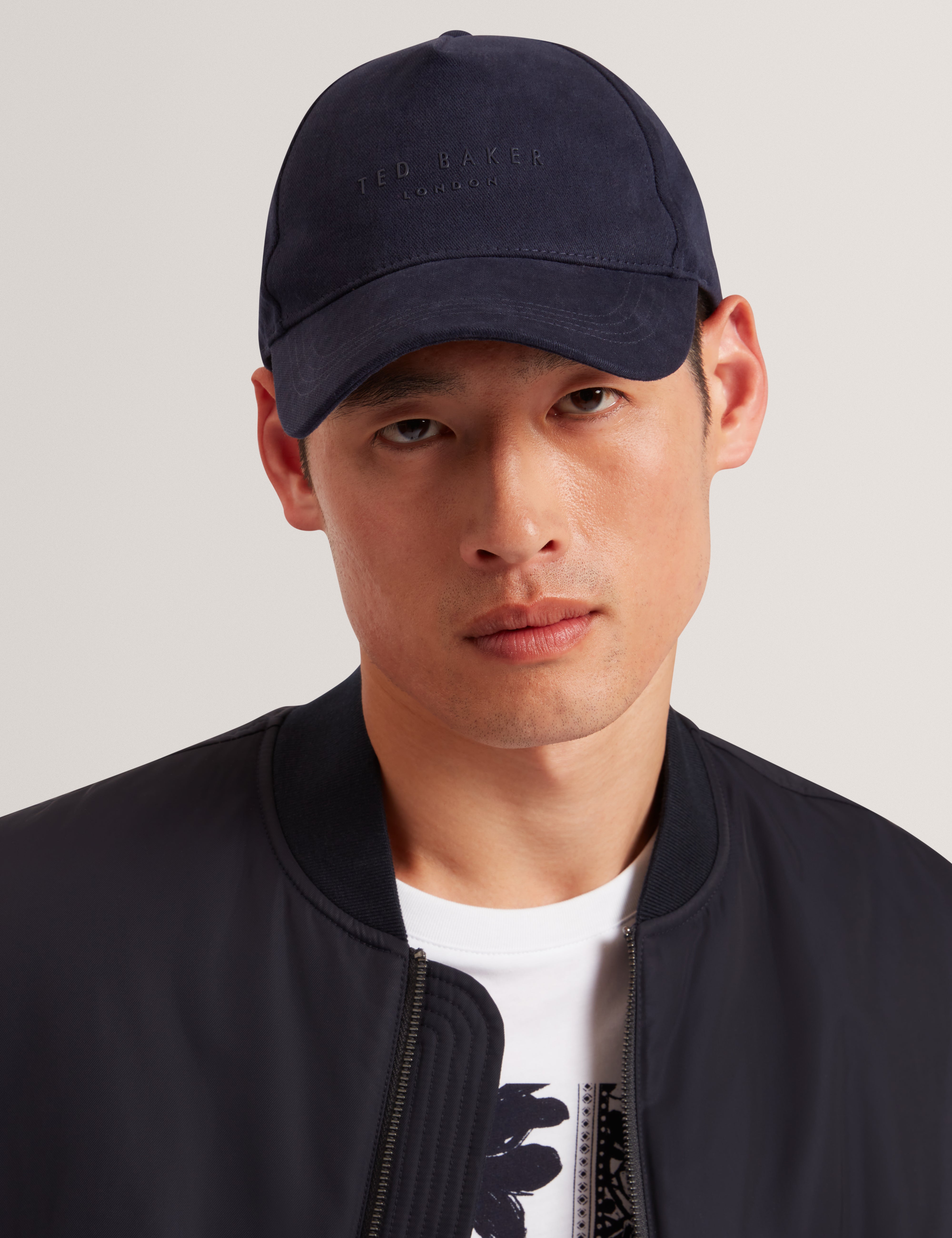 فريدز قبعة بشعار الماركة لون كحلي