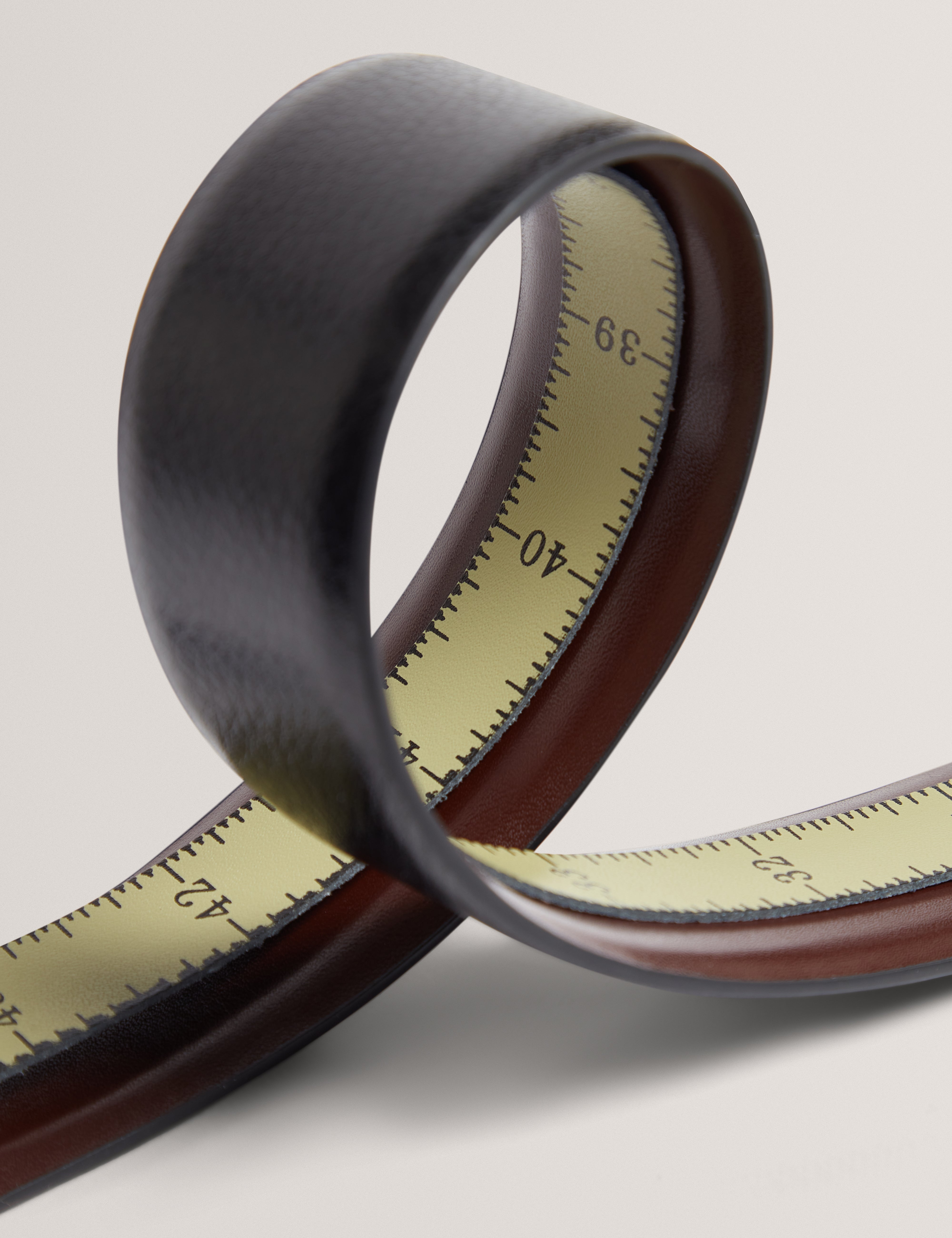 ويلمر حزام باللون البني الداكن مع علبة أنيقة