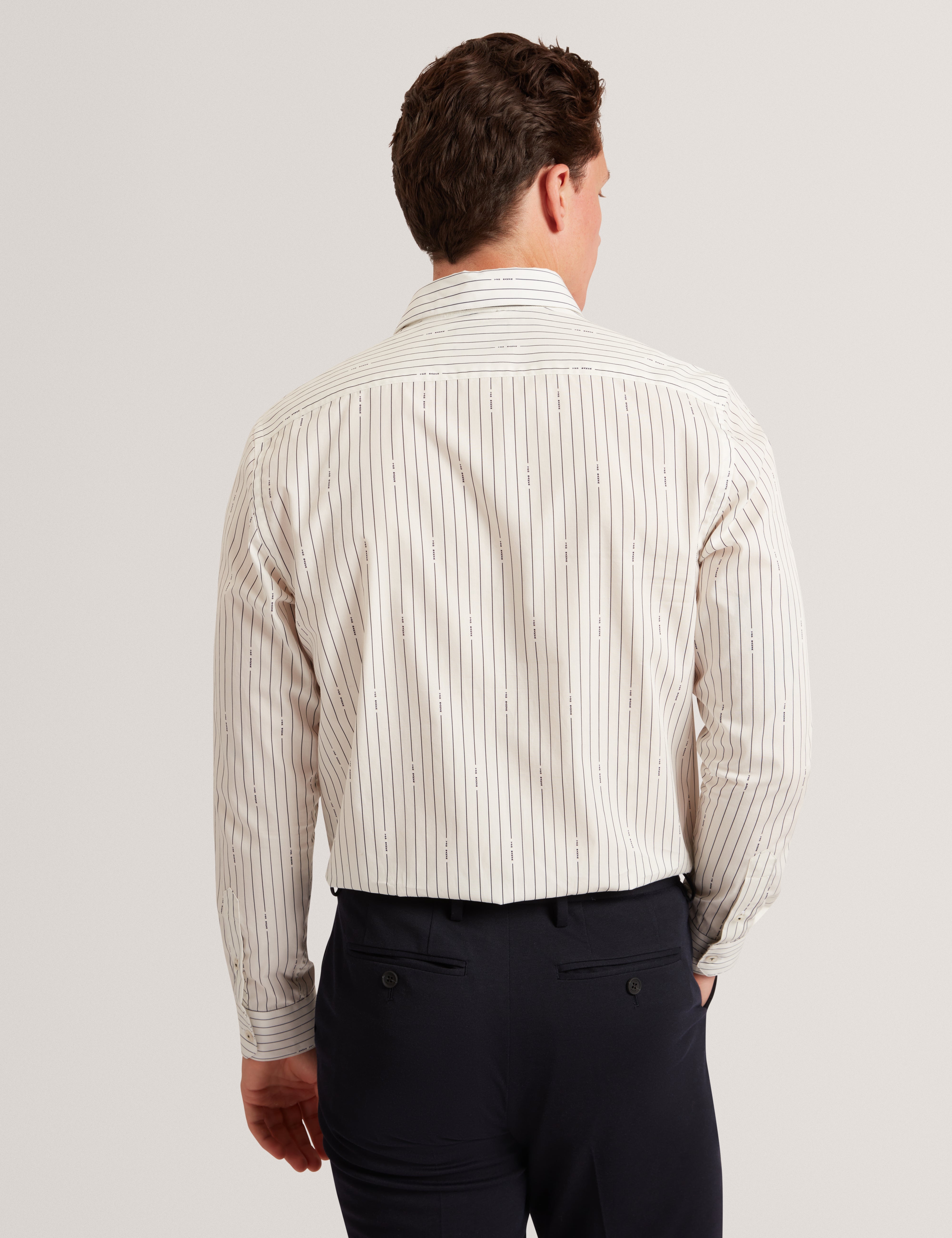 هانجنت قميص كلاسيكي مخطط باللون البيج الفاتح